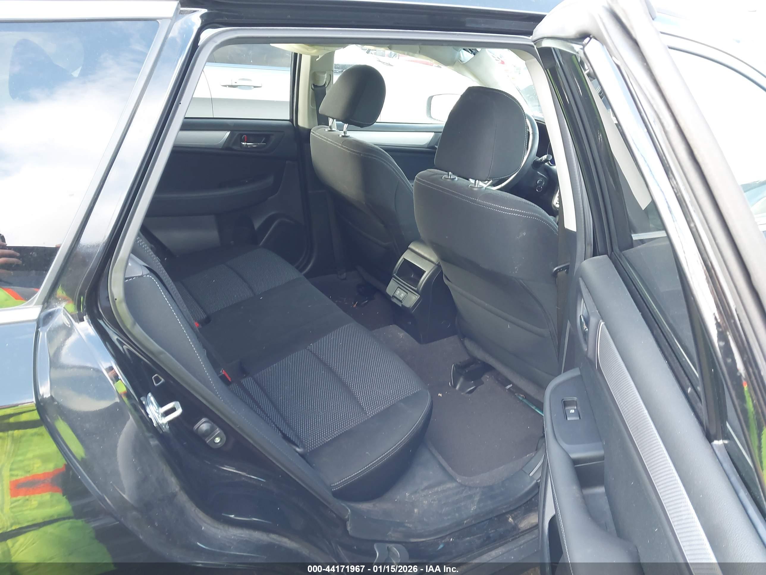 SUBARU OUTBACK image 8