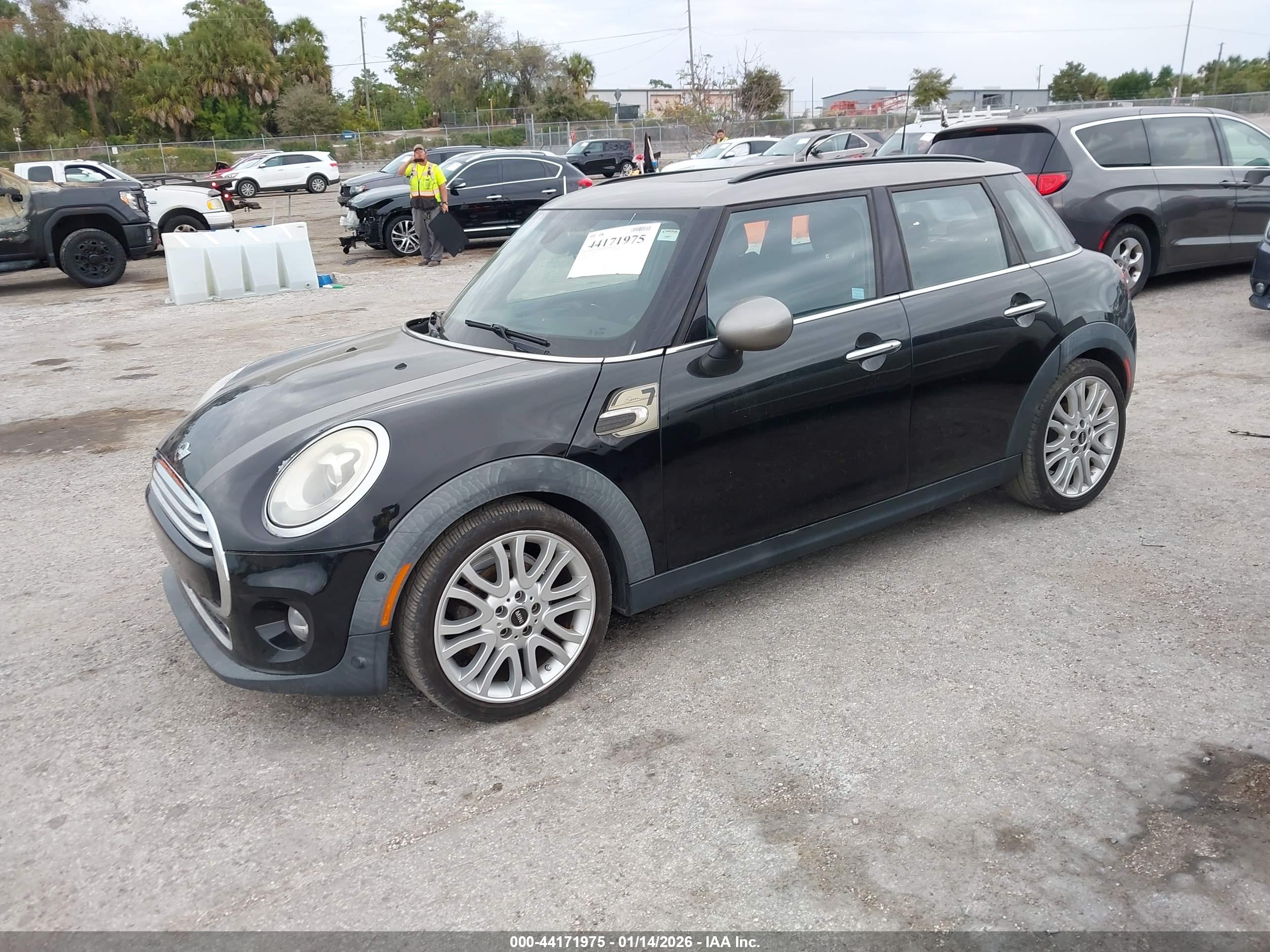 MINI HARDTOP image 2