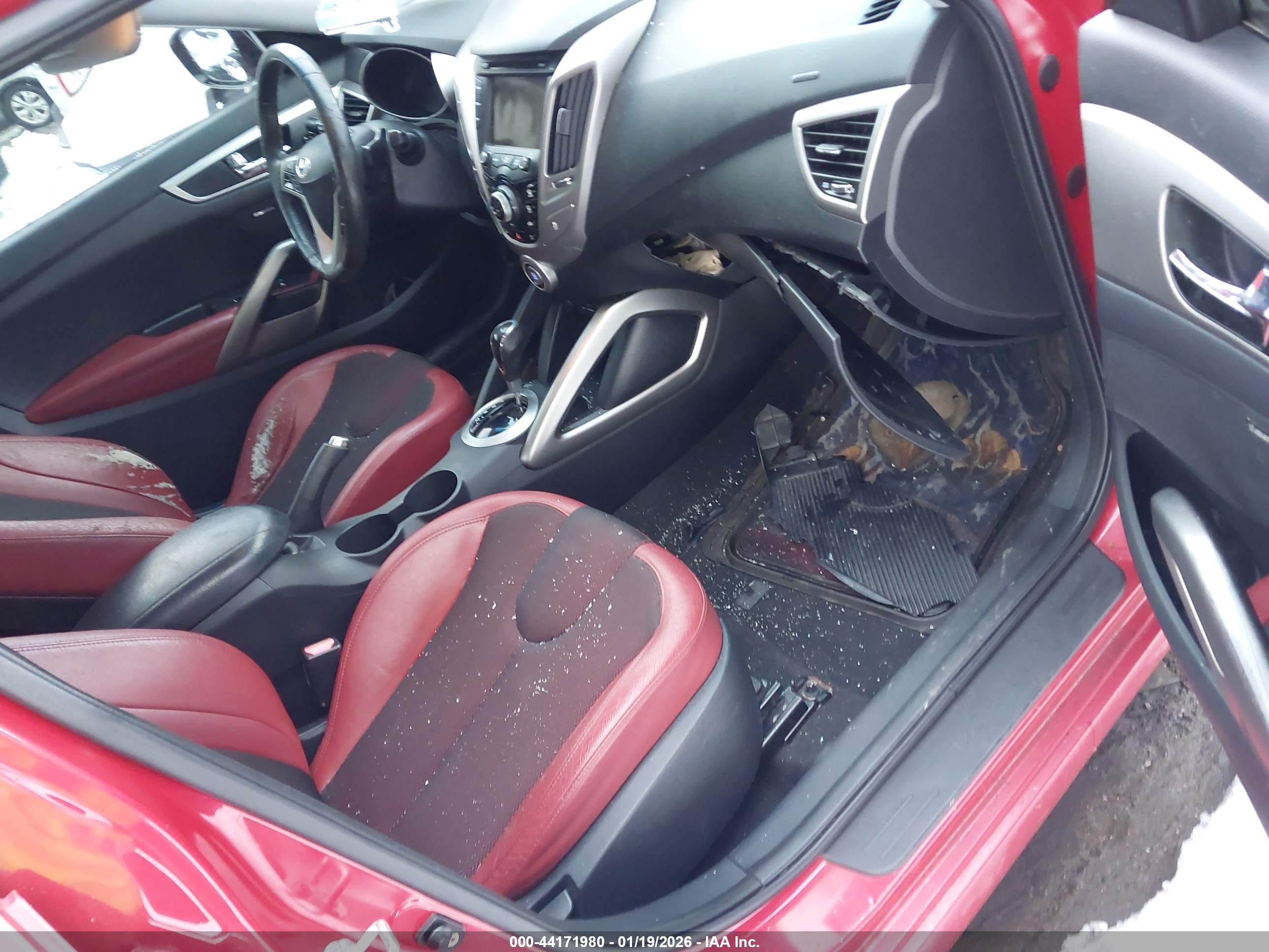 HYUNDAI VELOSTER image 5