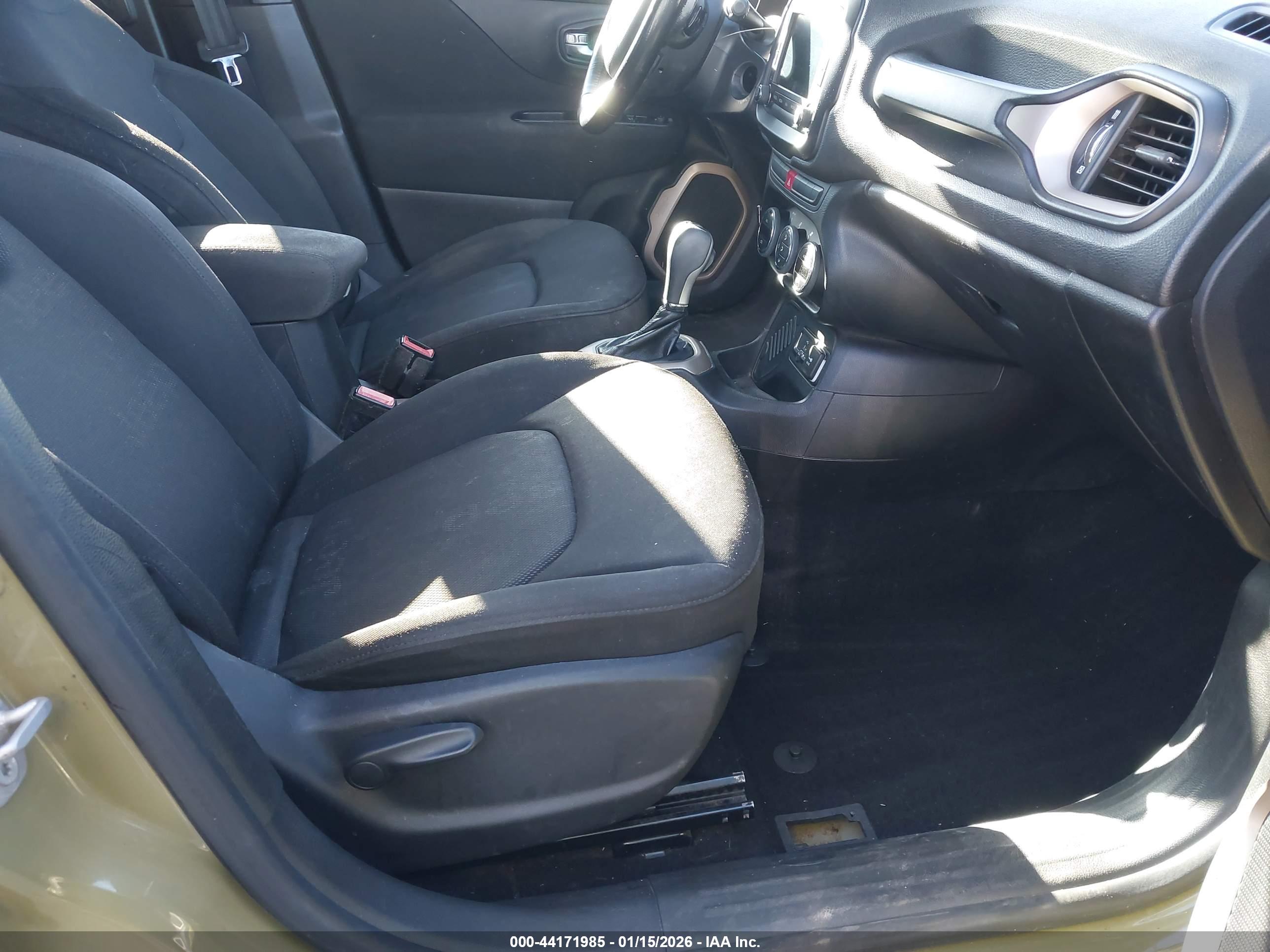 JEEP RENEGADE image 5
