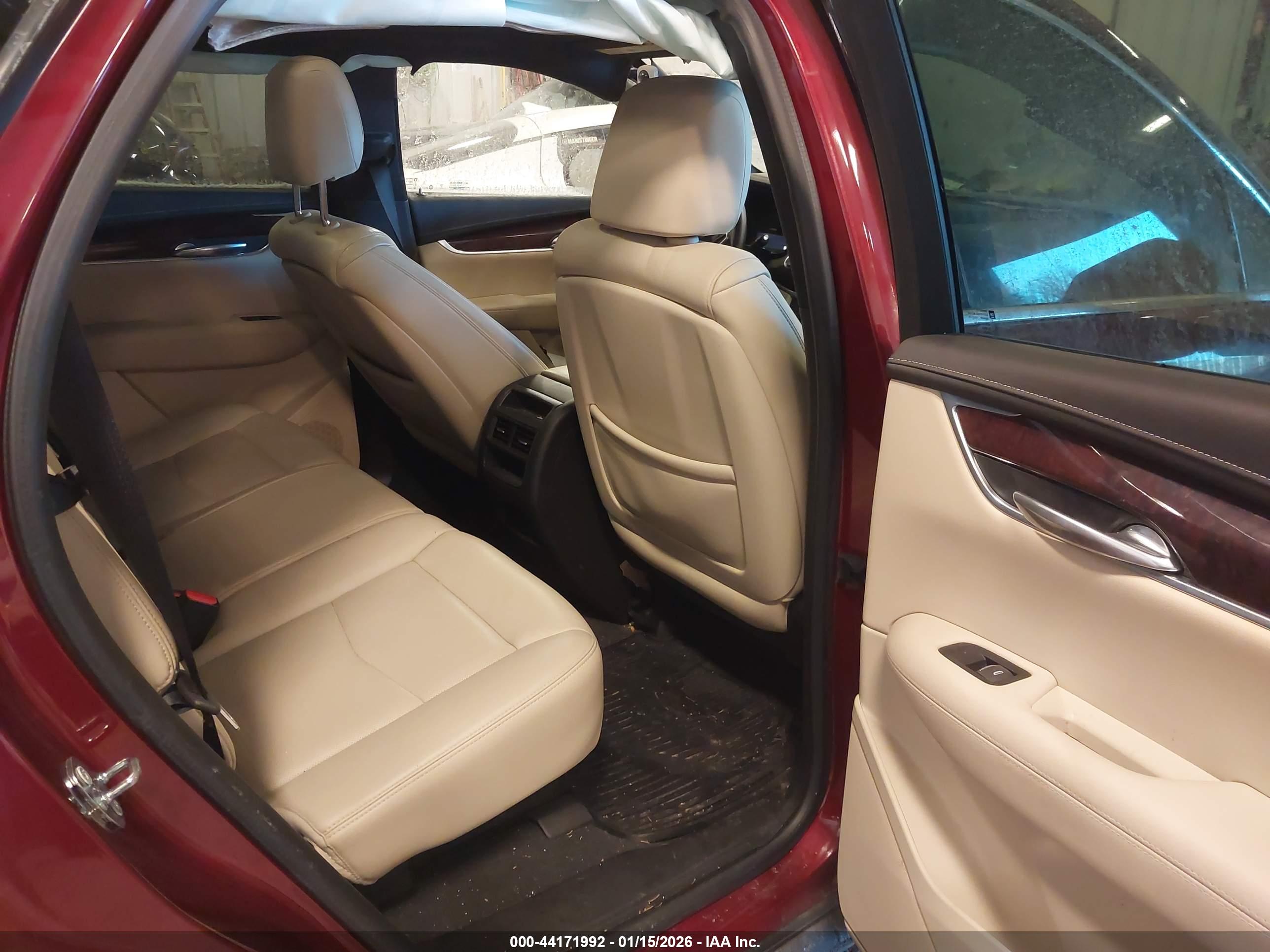 CADILLAC XT5 image 8