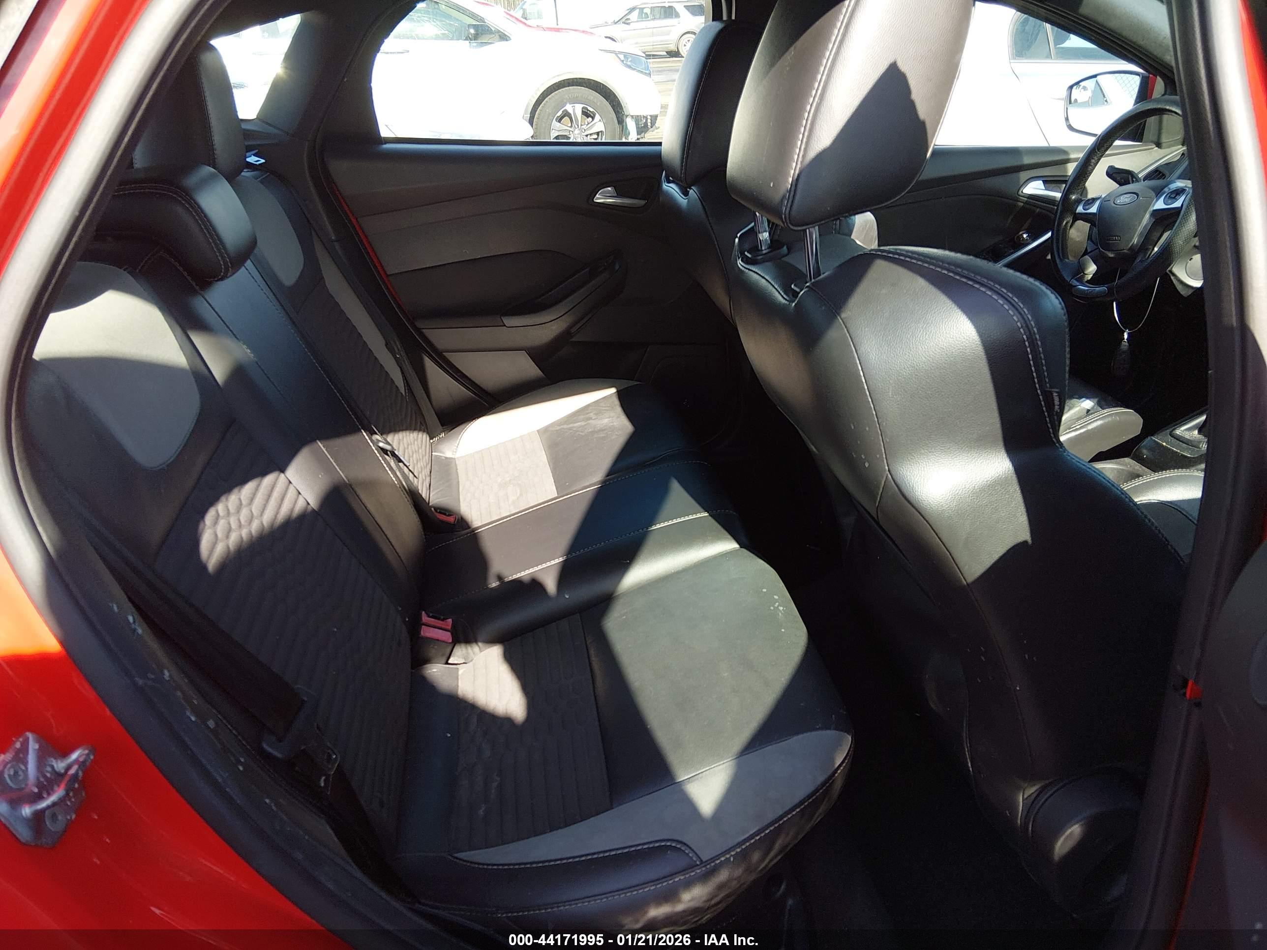 FORD FOCUS image 8