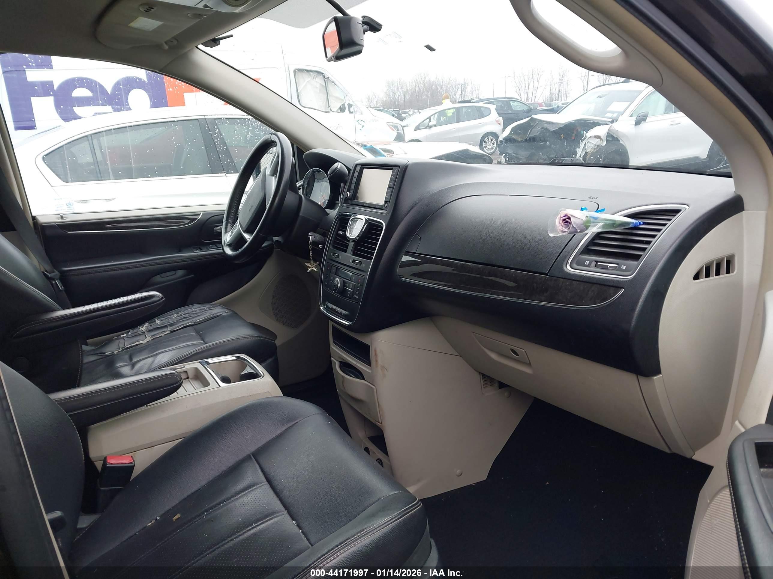 CHRYSLER TOWN image 5