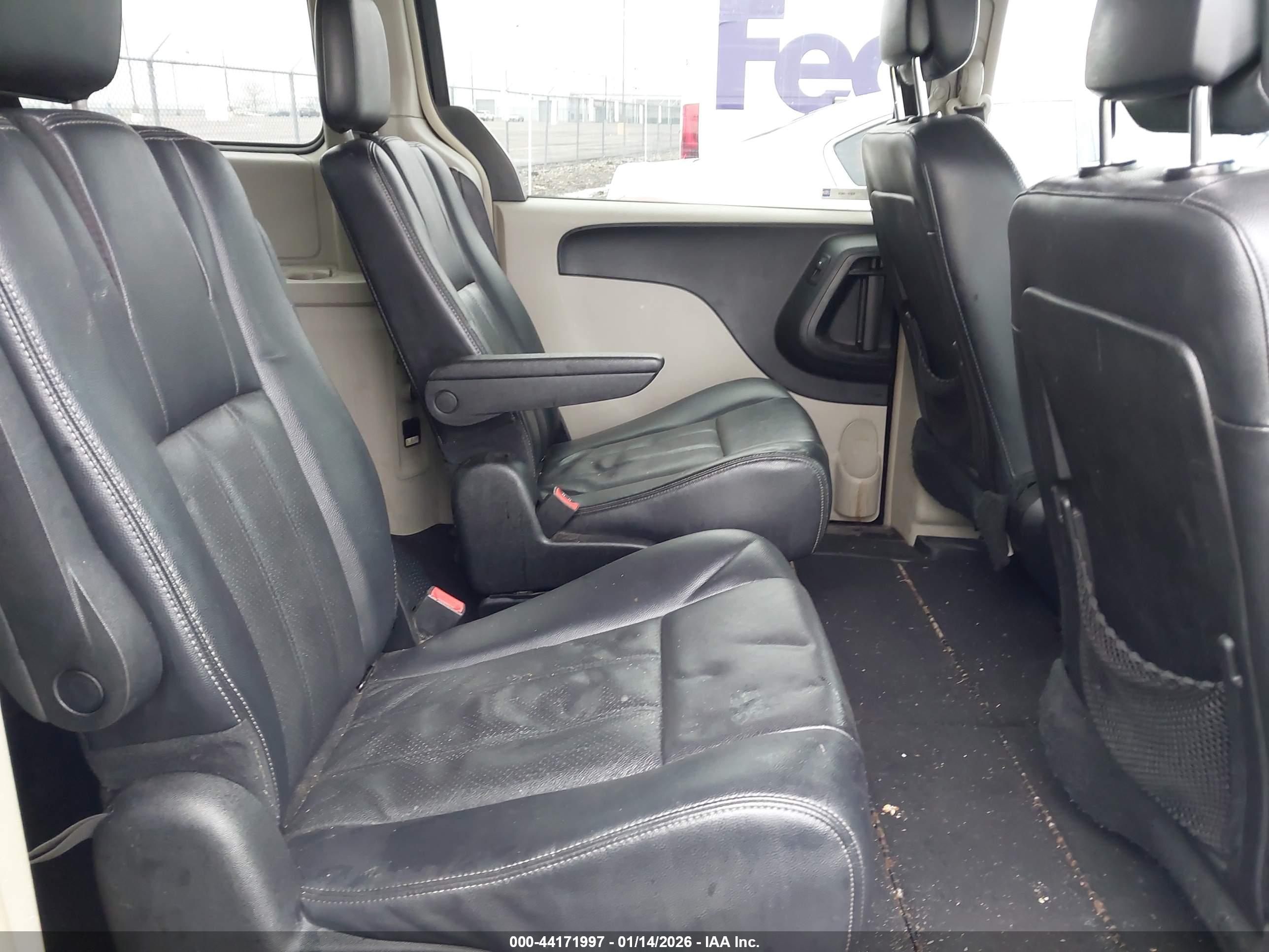 CHRYSLER TOWN image 8