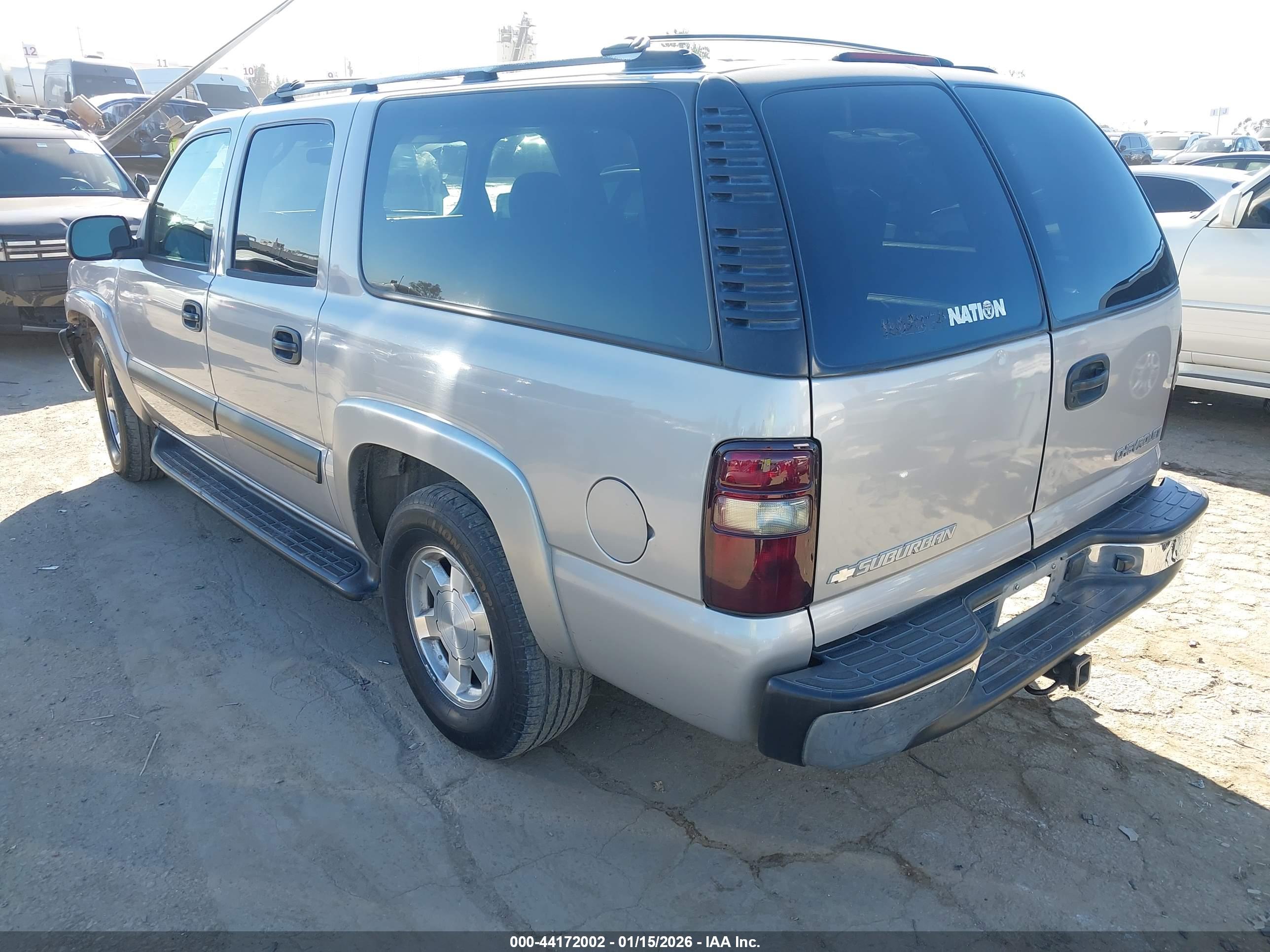 CHEVROLET SUBURBAN image 3