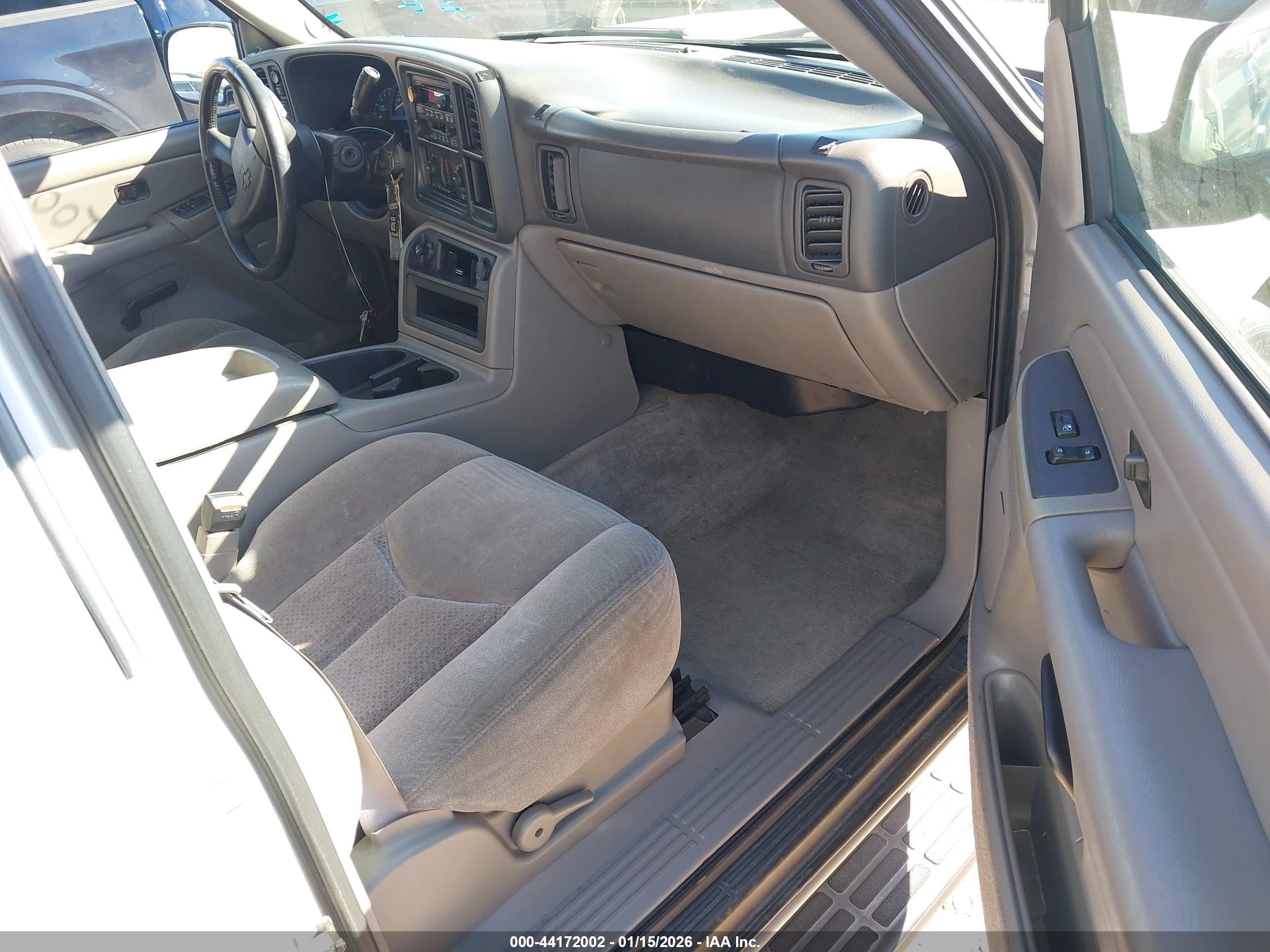 CHEVROLET SUBURBAN image 5