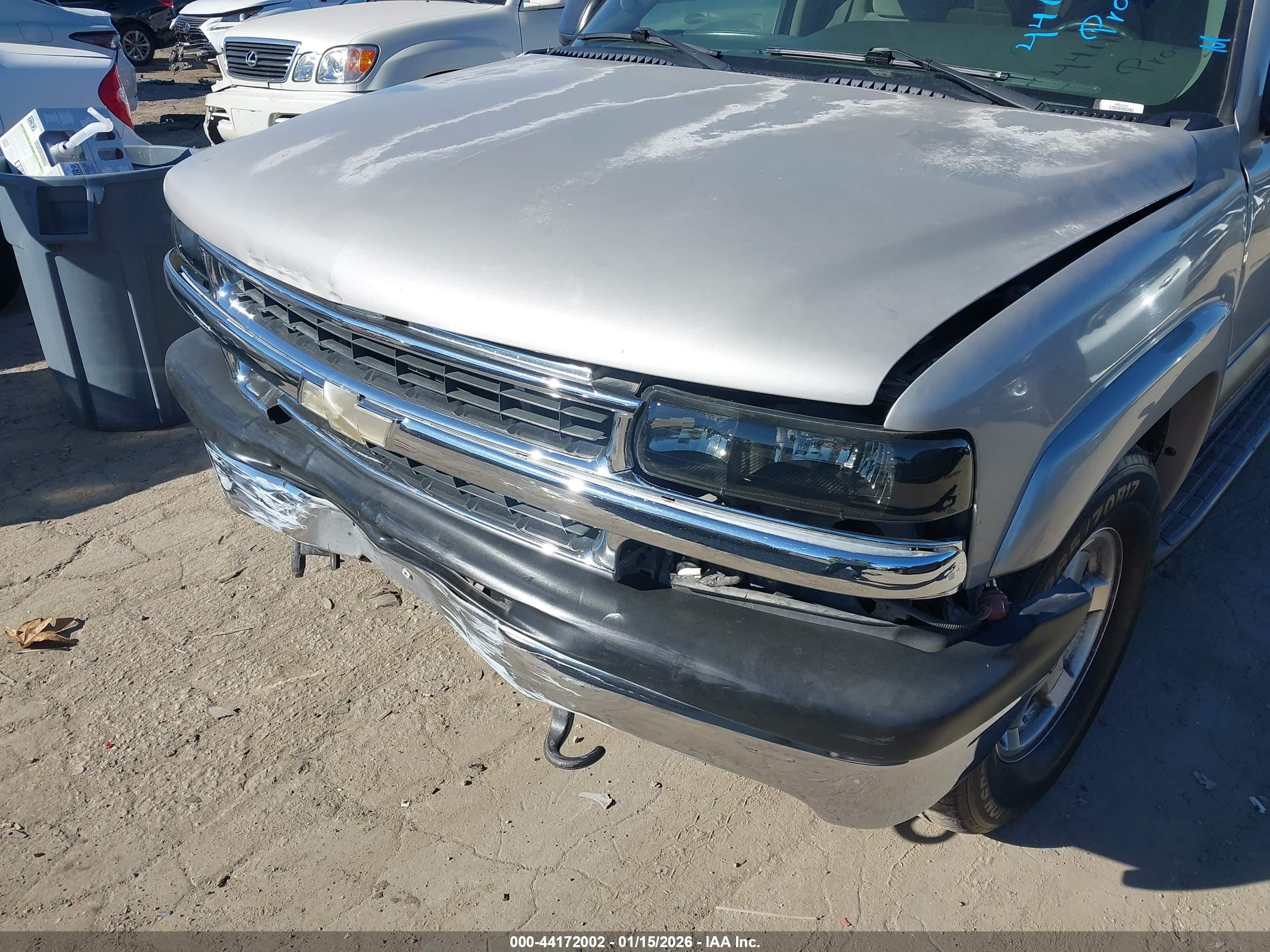 CHEVROLET SUBURBAN image 6