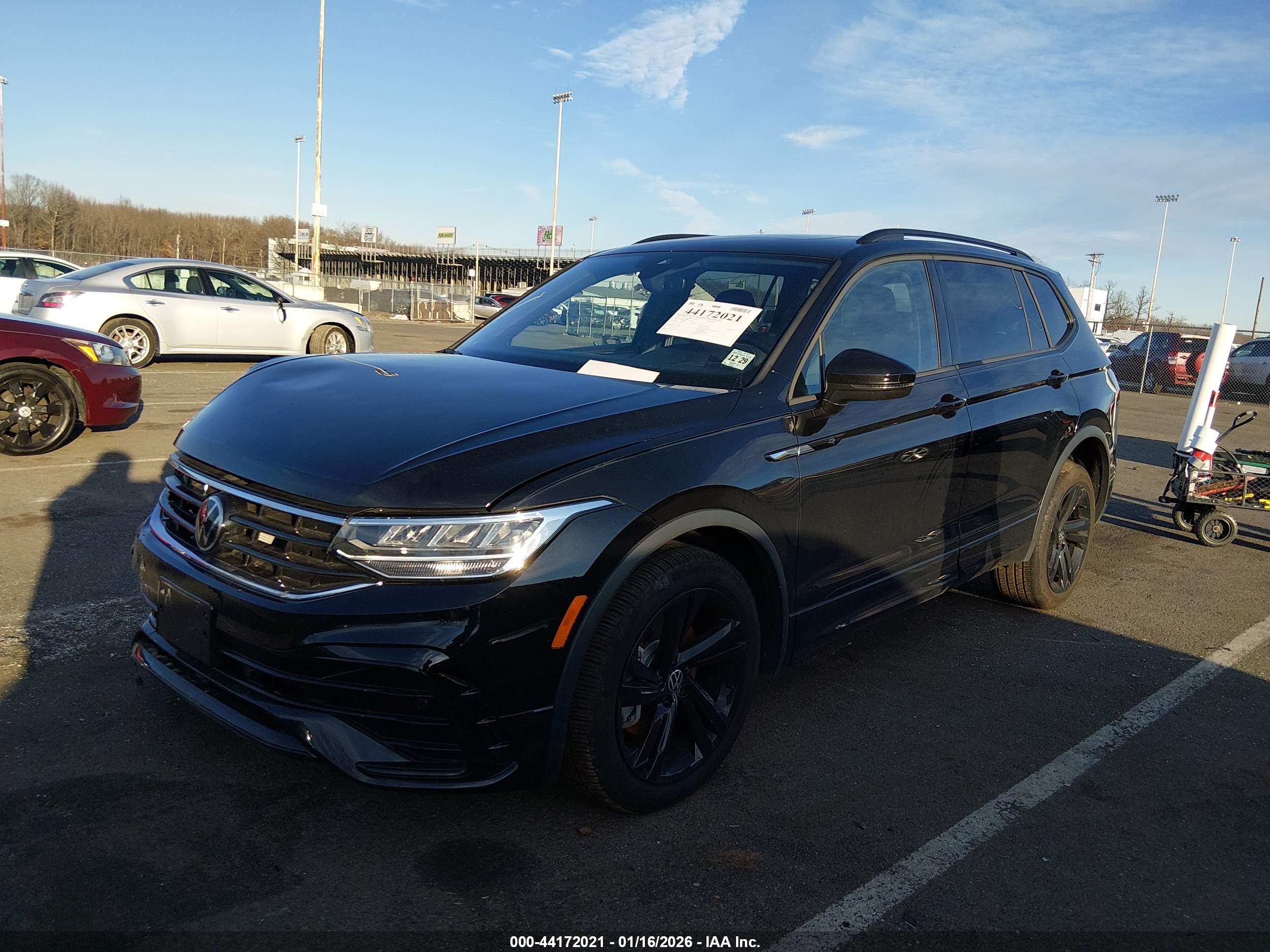 VOLKSWAGEN TIGUAN image 2