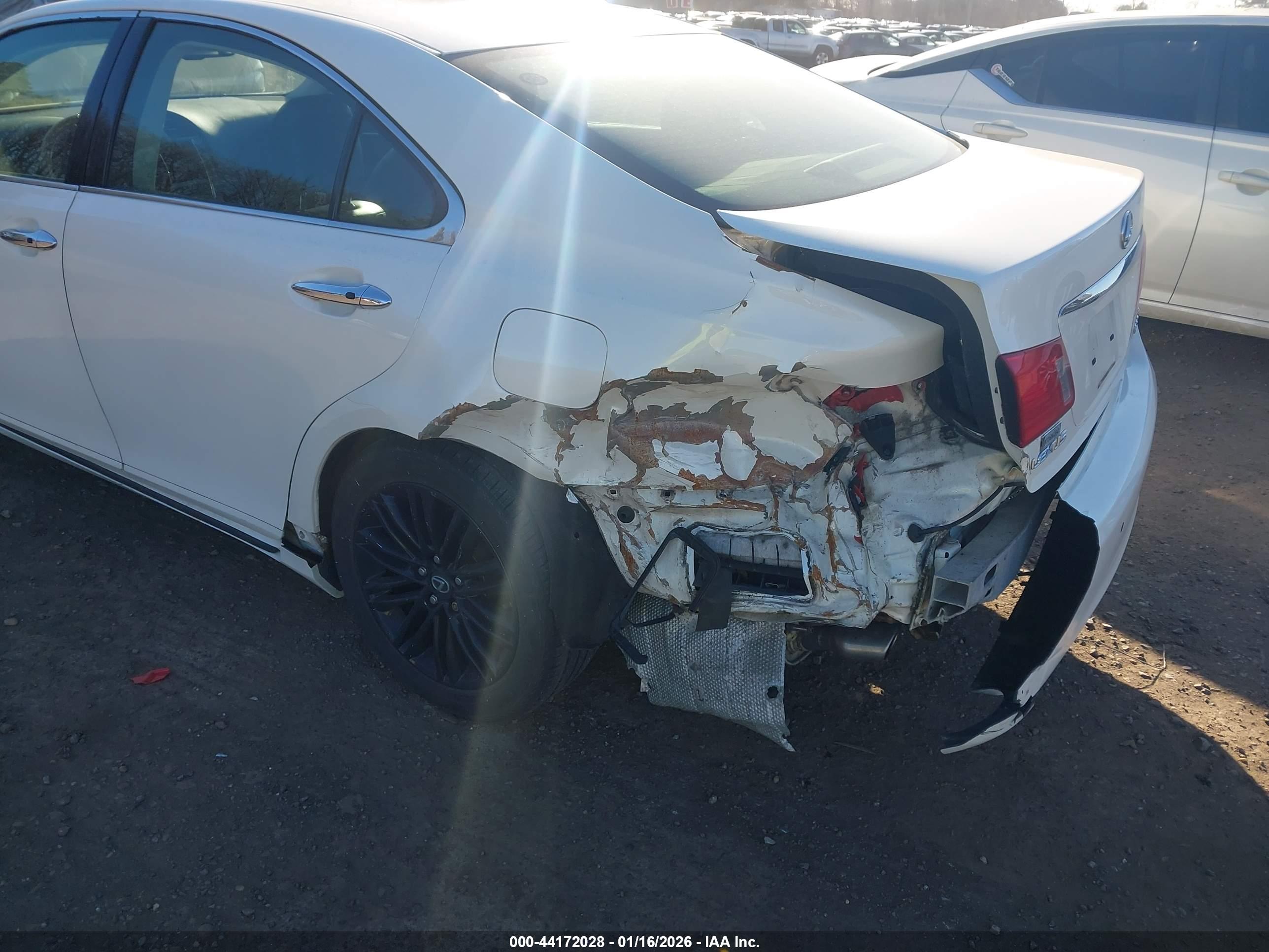 LEXUS ES image 6