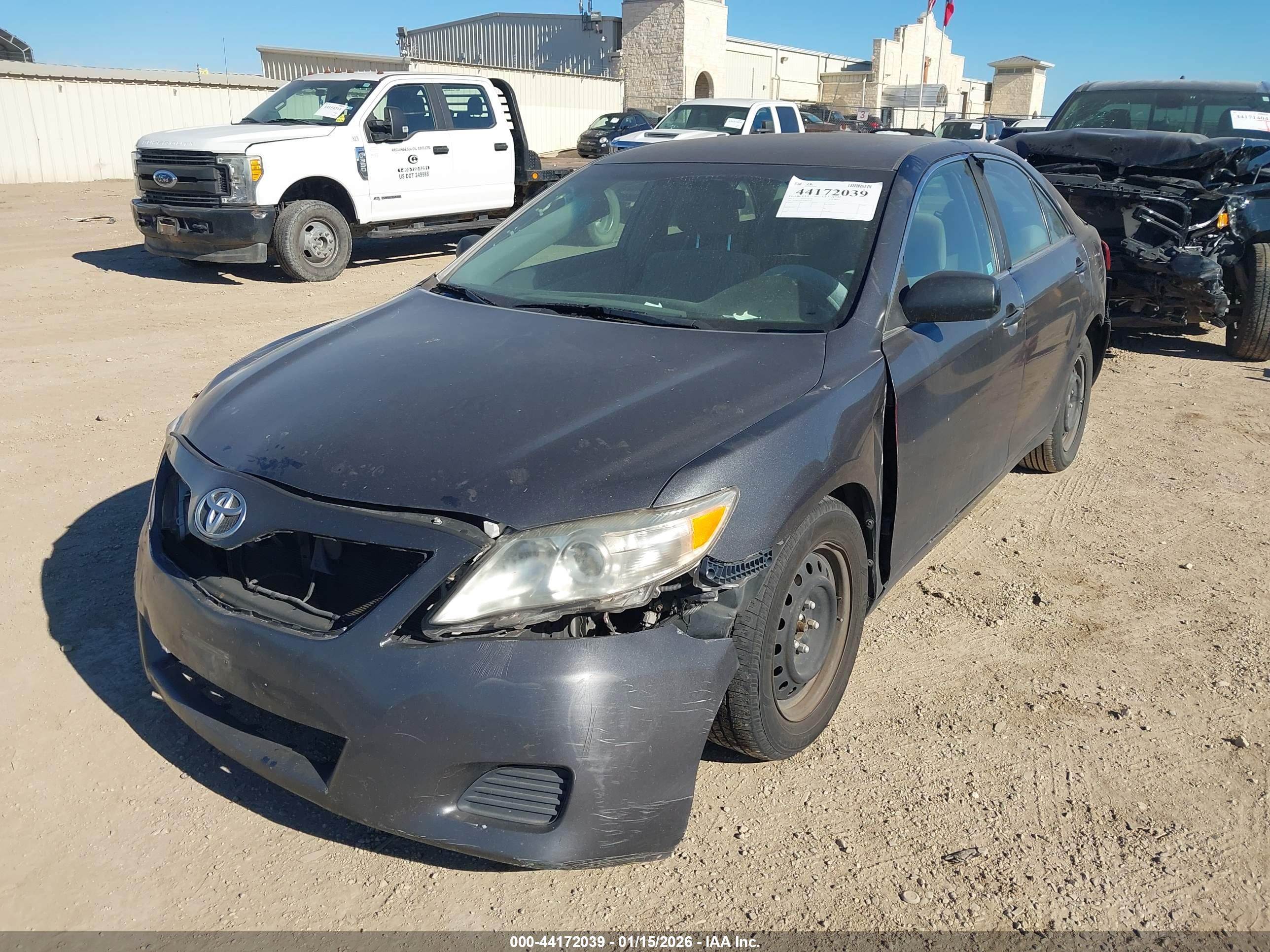 TOYOTA CAMRY image 2