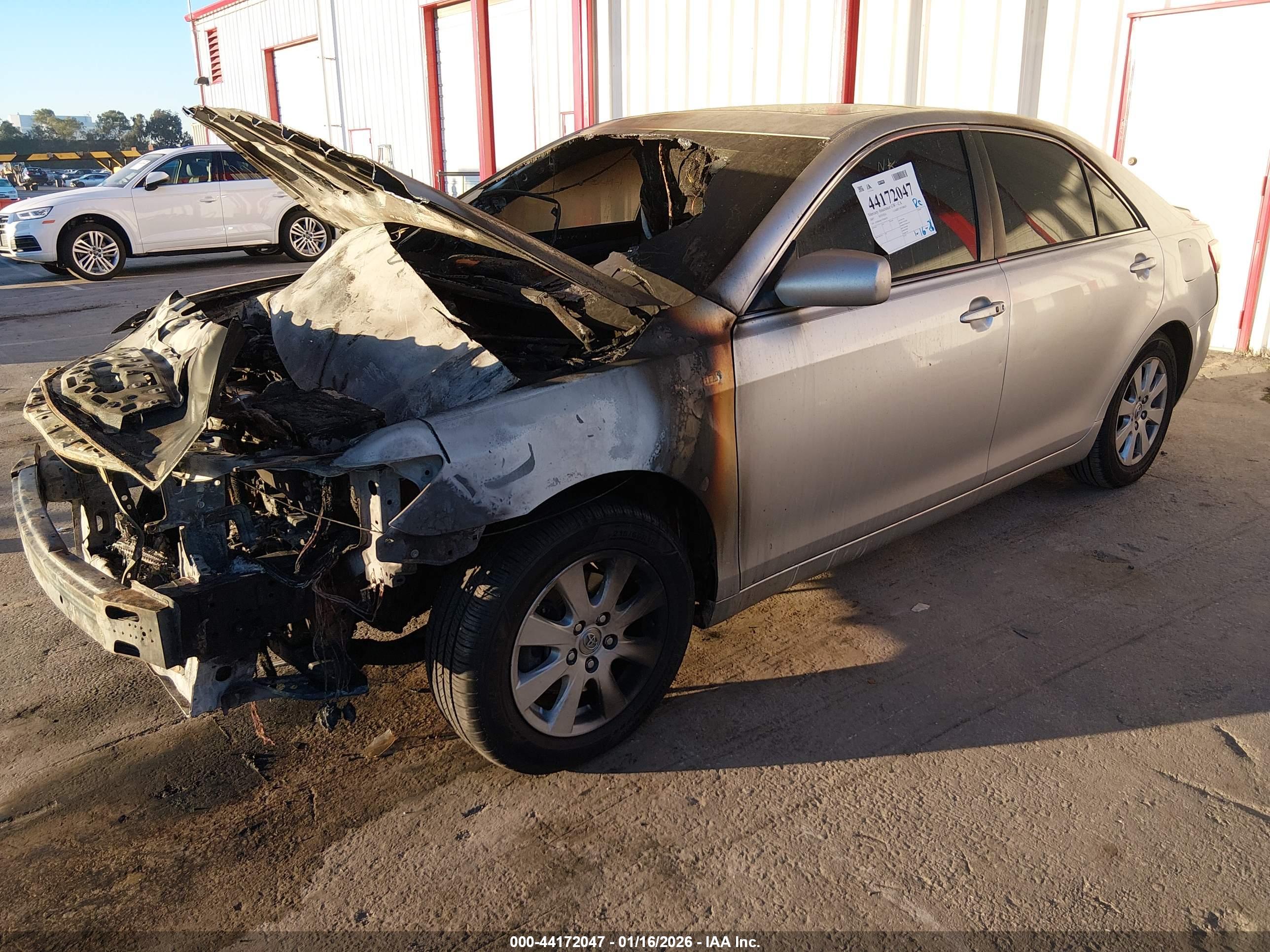 TOYOTA CAMRY image 2