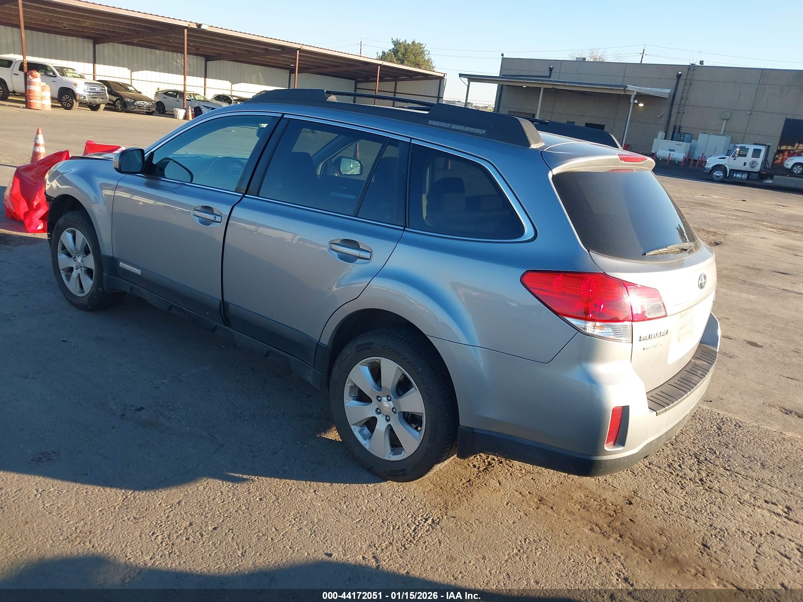 SUBARU OUTBACK image 3