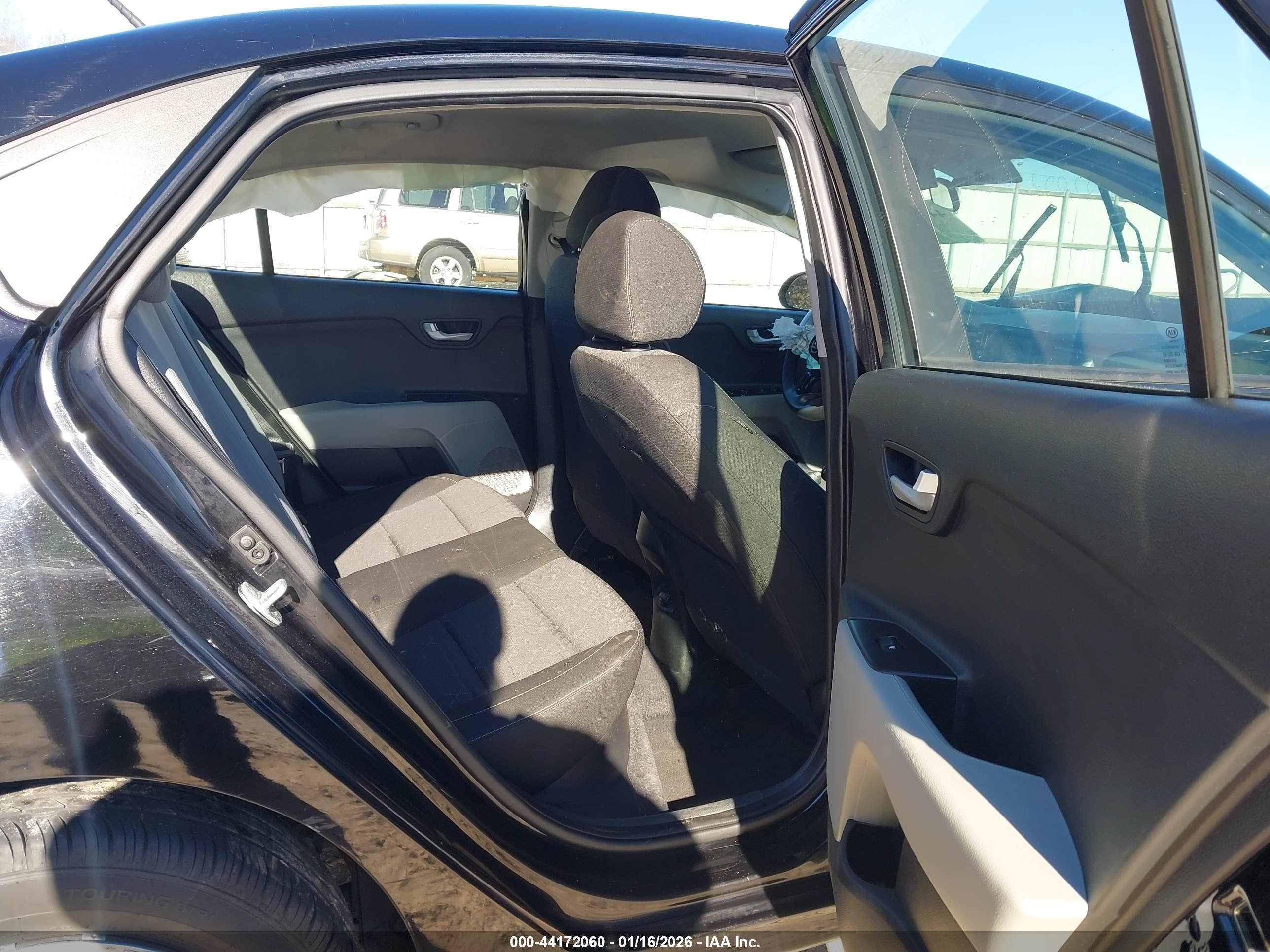 KIA RIO image 8