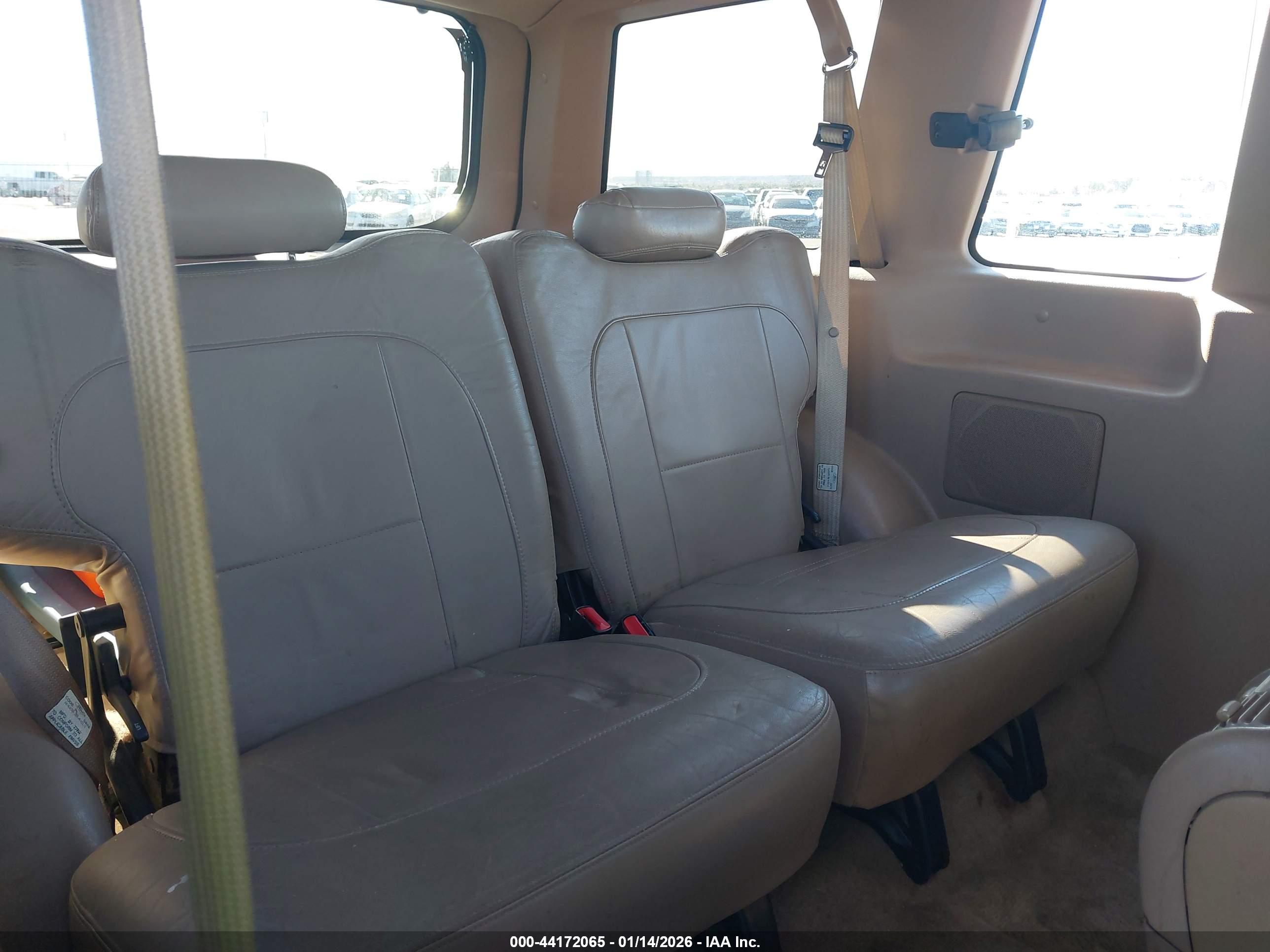FORD EXPLORER image 8