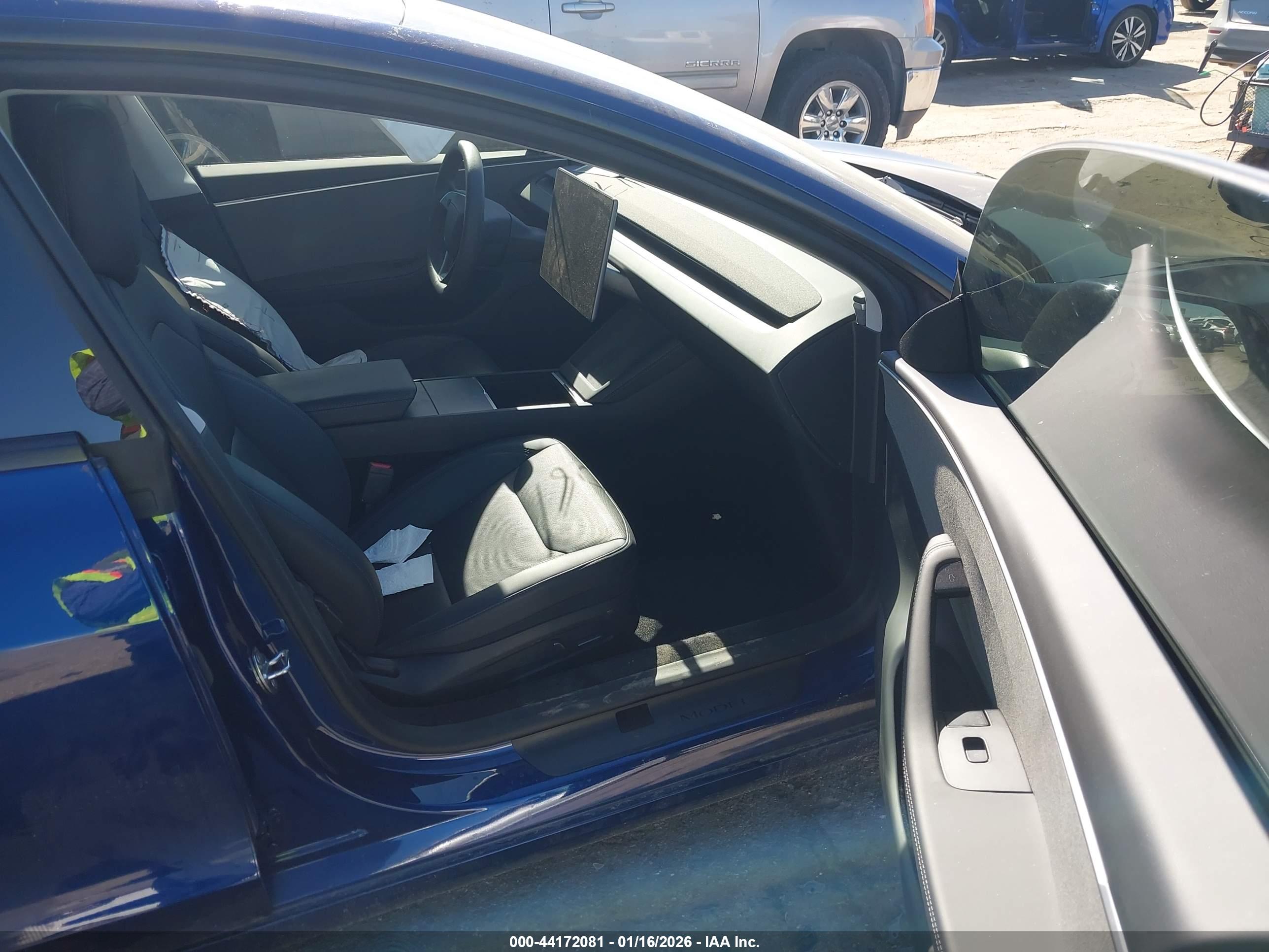 TESLA MODEL image 5