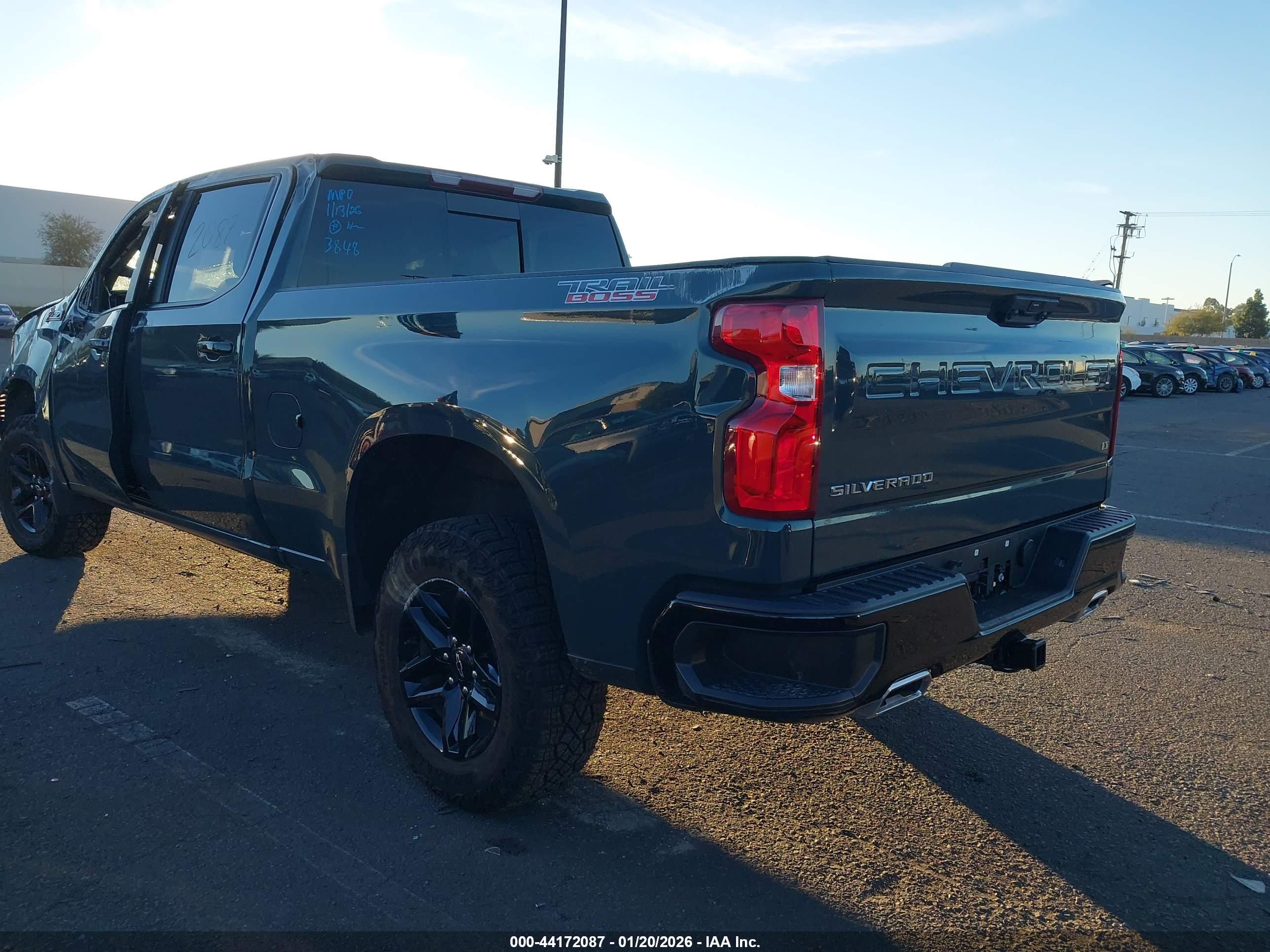 CHEVROLET SILVERADO image 3