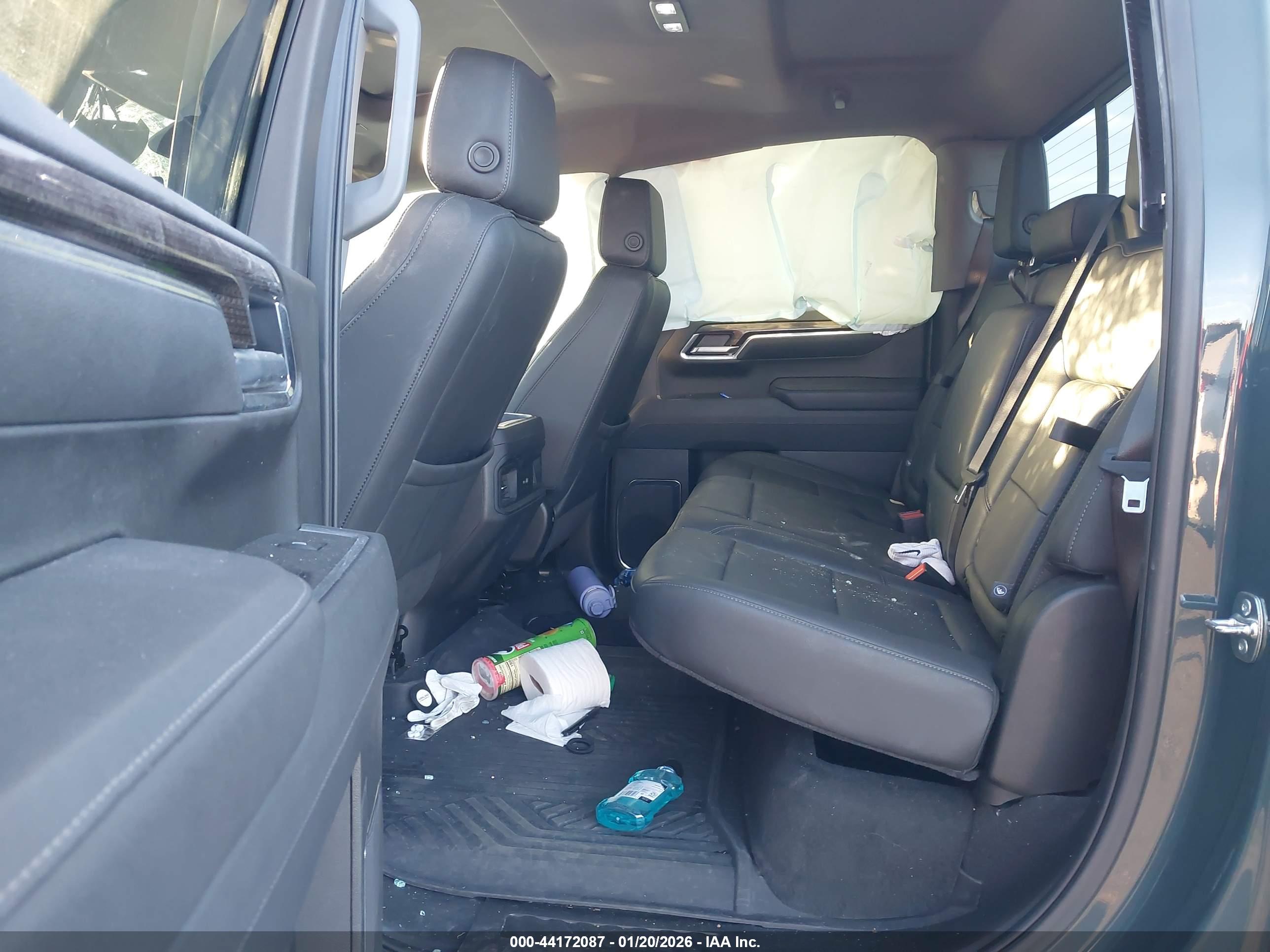CHEVROLET SILVERADO image 8