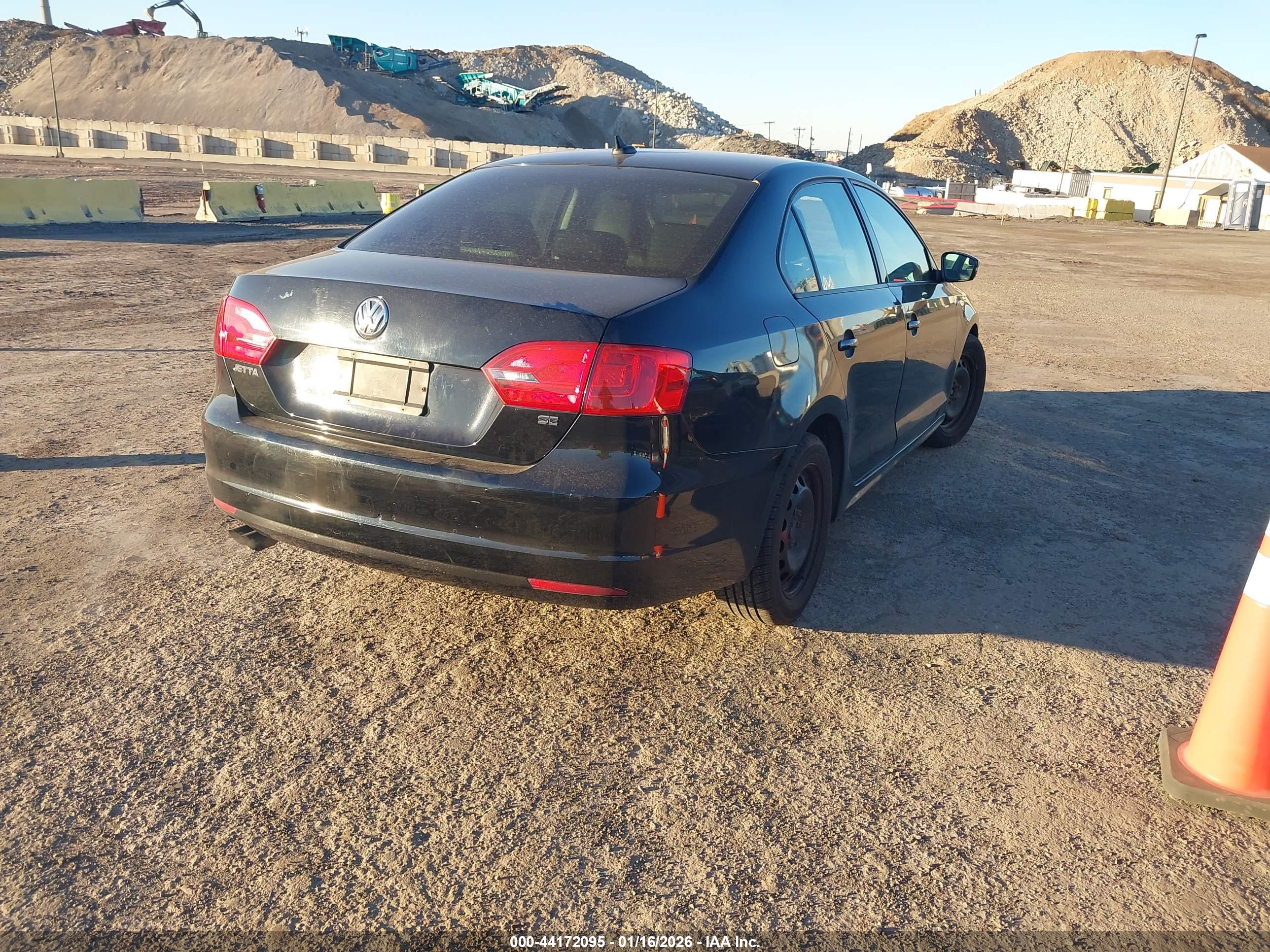 VOLKSWAGEN JETTA image 4