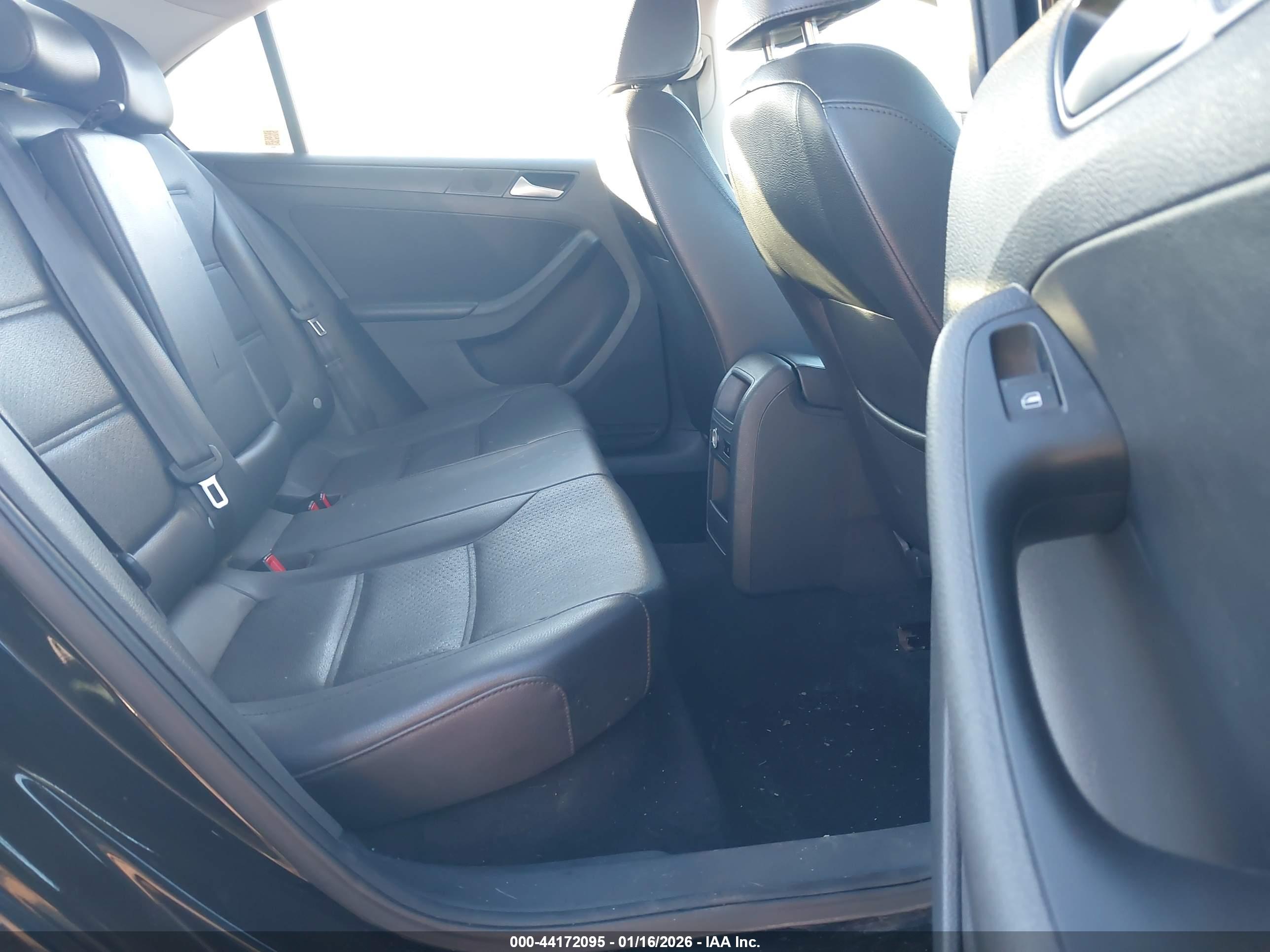 VOLKSWAGEN JETTA image 8