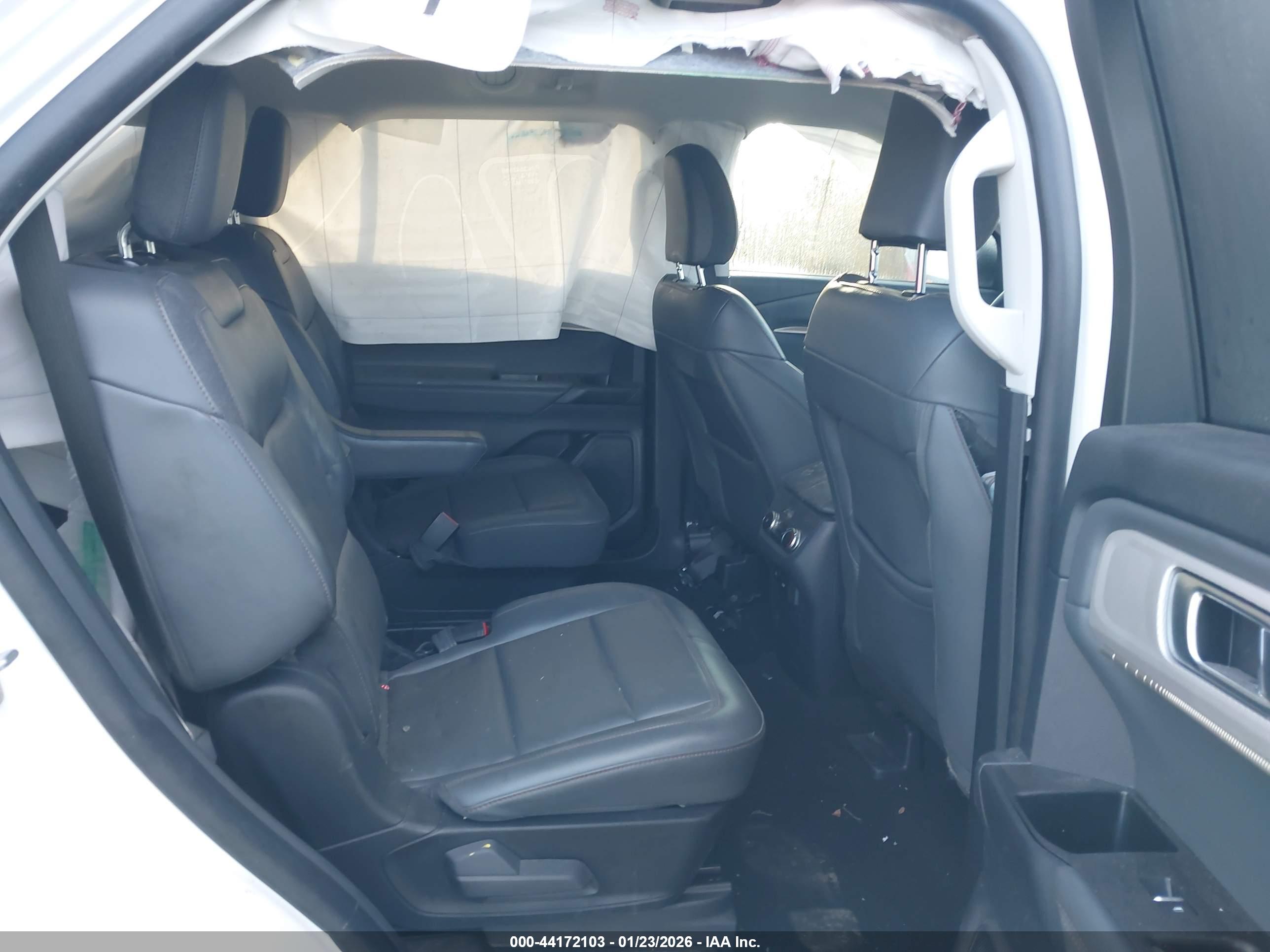 FORD EXPLORER image 8