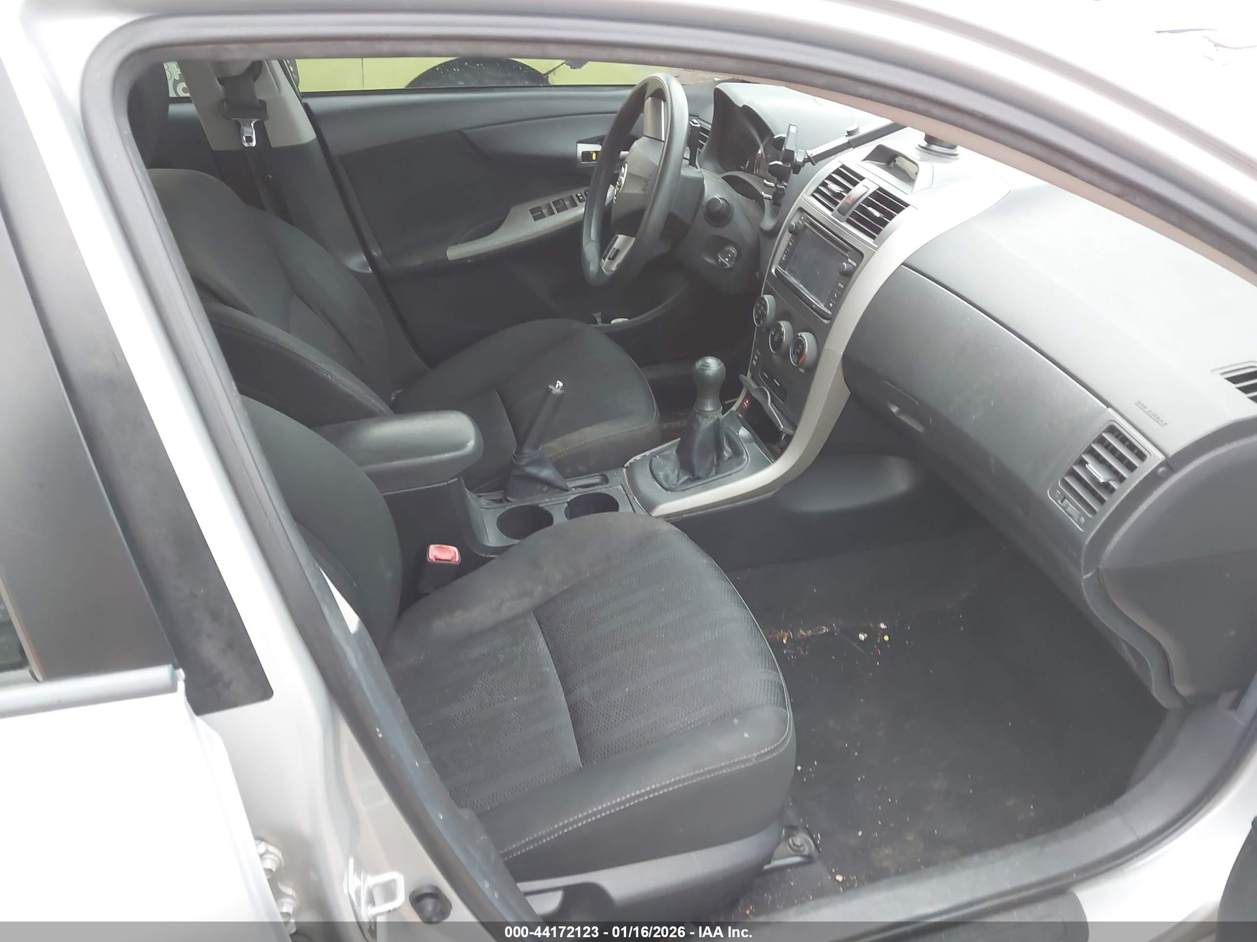 TOYOTA COROLLA image 5