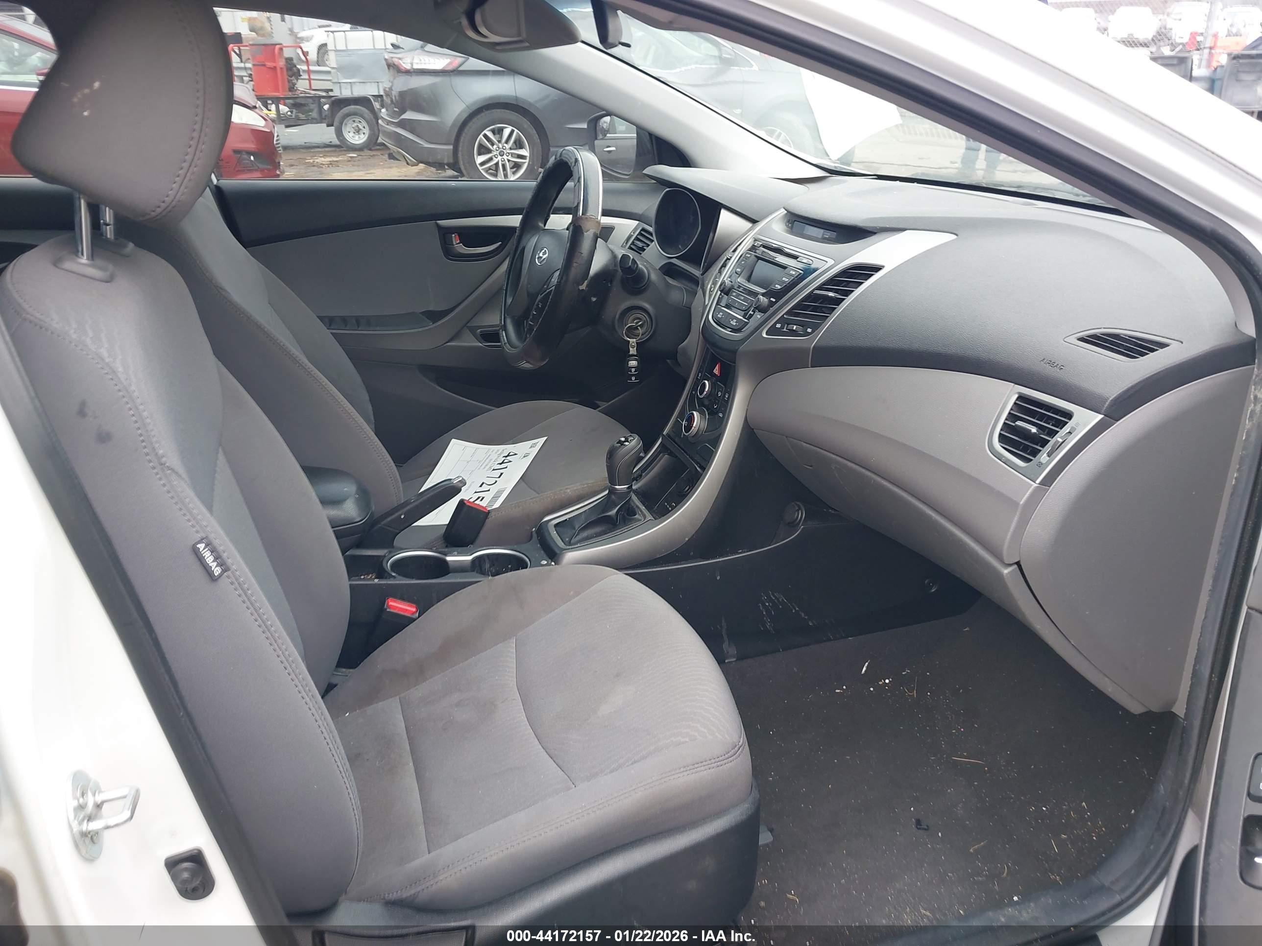 HYUNDAI ELANTRA image 5