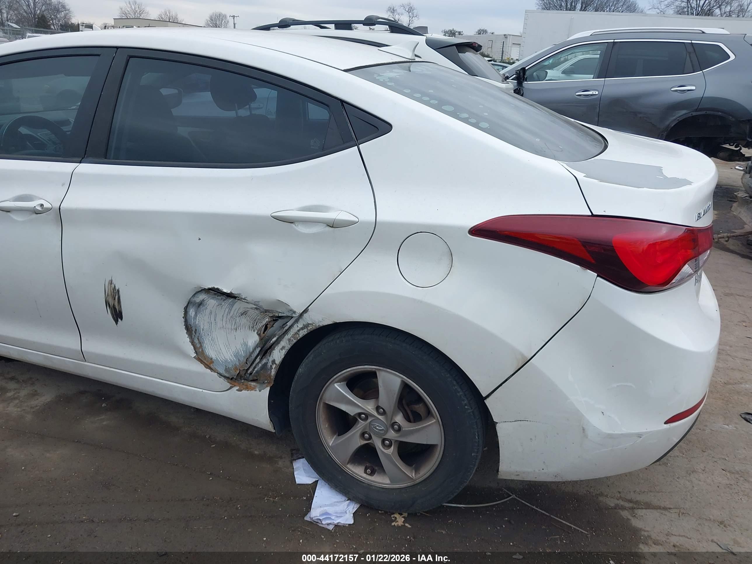 HYUNDAI ELANTRA image 6