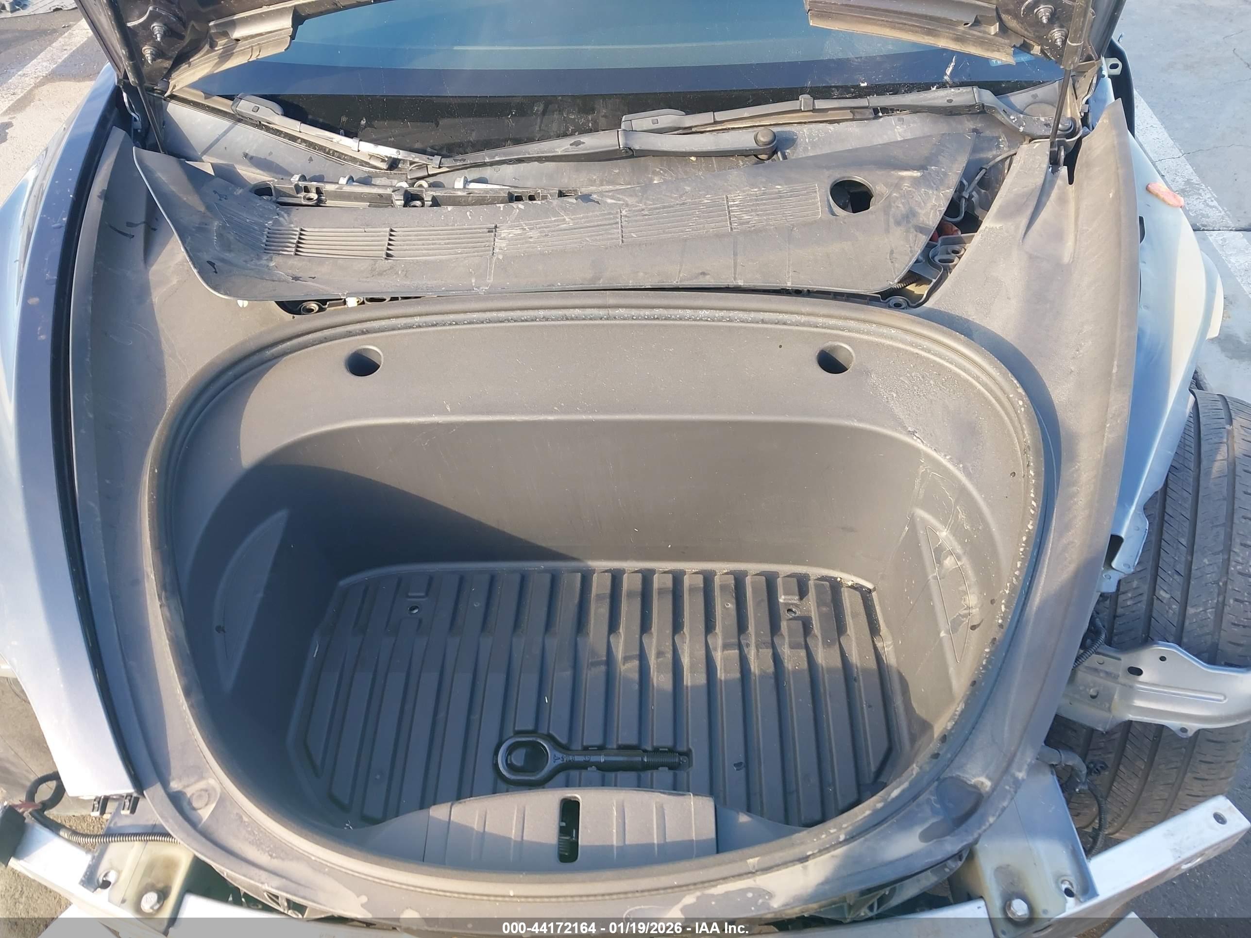TESLA MODEL image 10