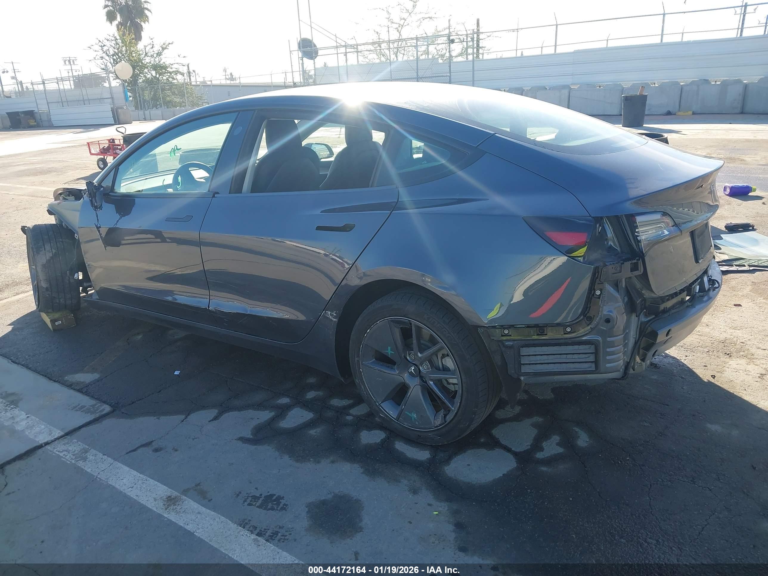 TESLA MODEL image 3