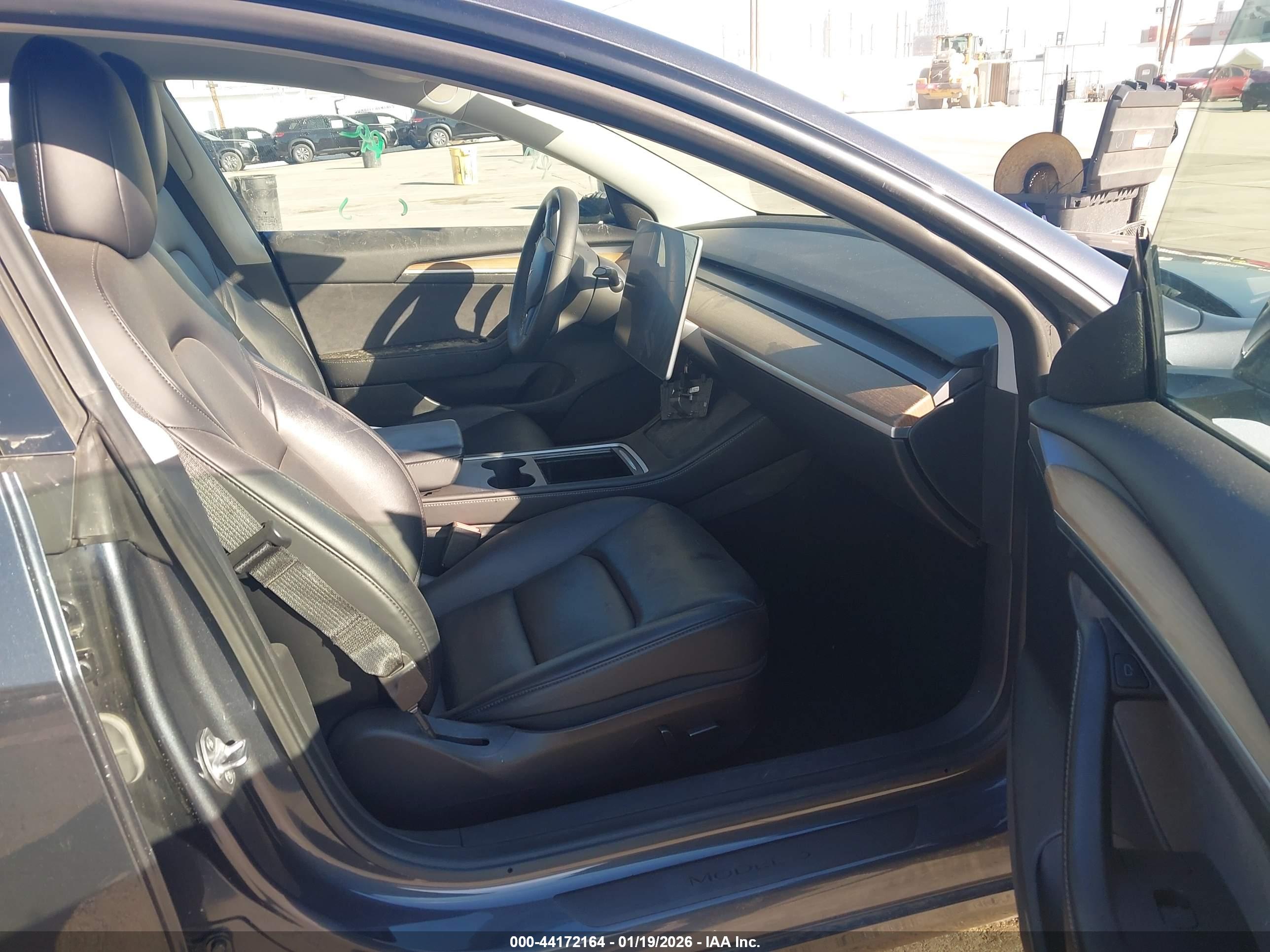 TESLA MODEL image 5