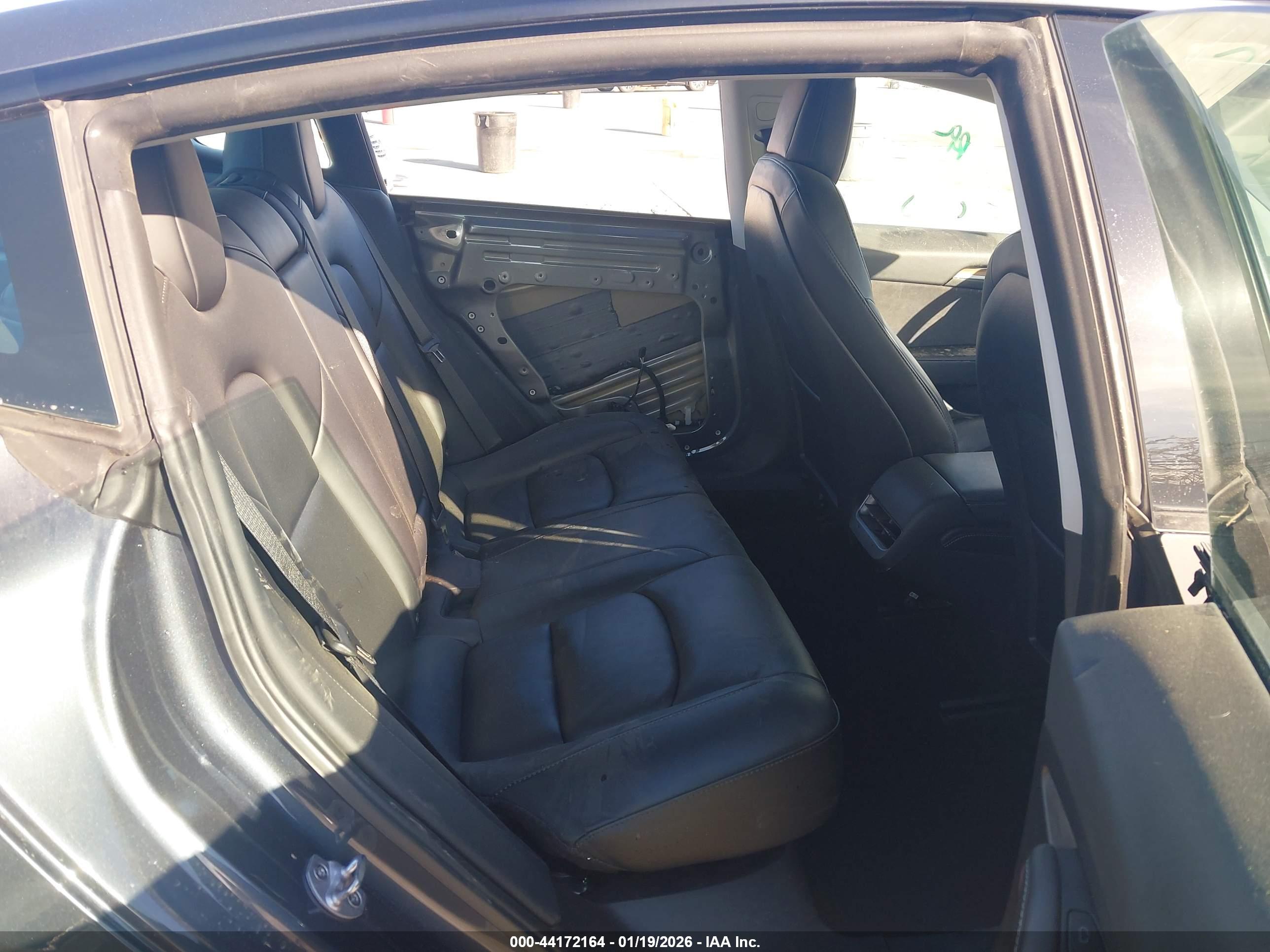 TESLA MODEL image 8