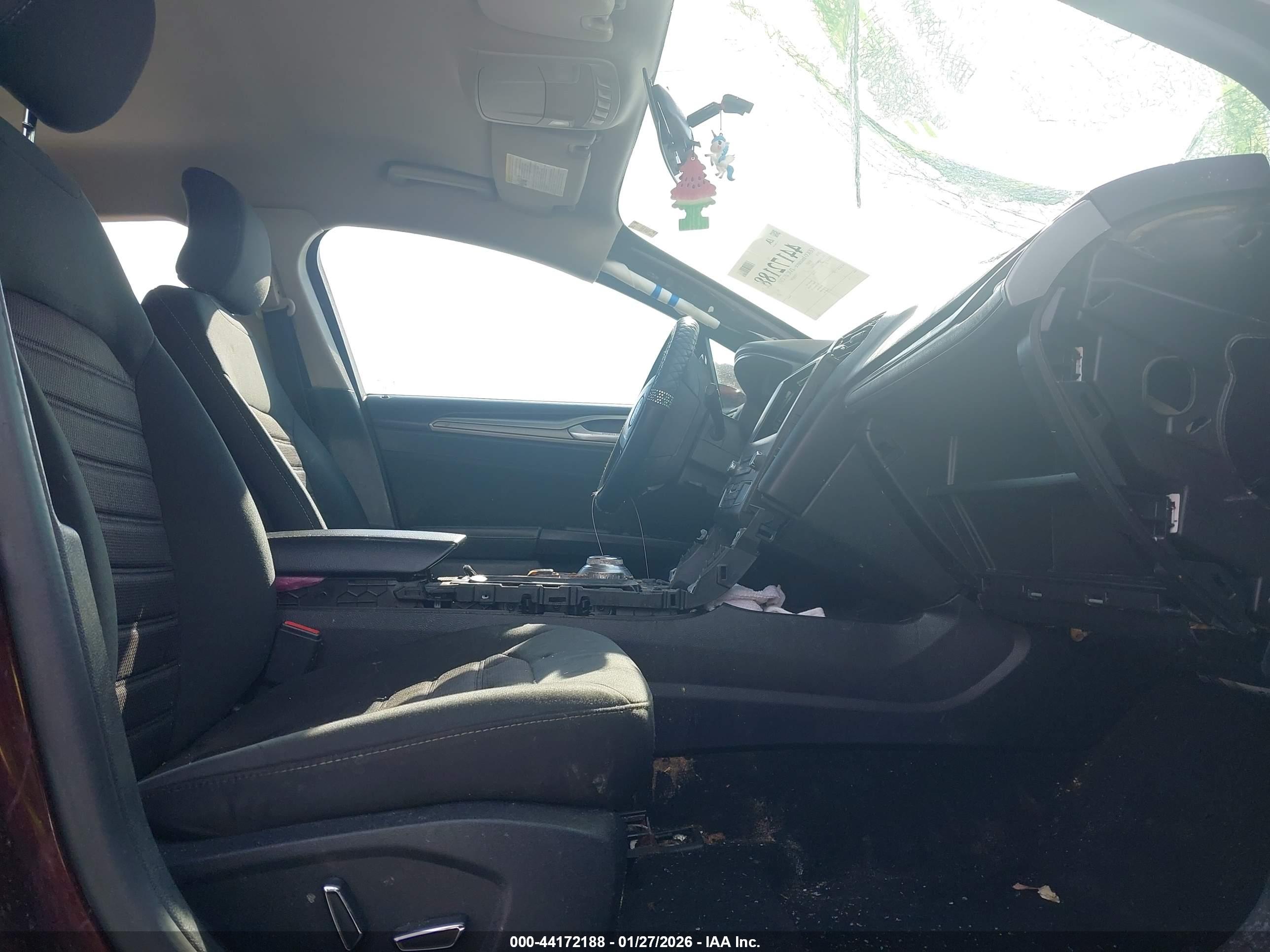 FORD FUSION image 5