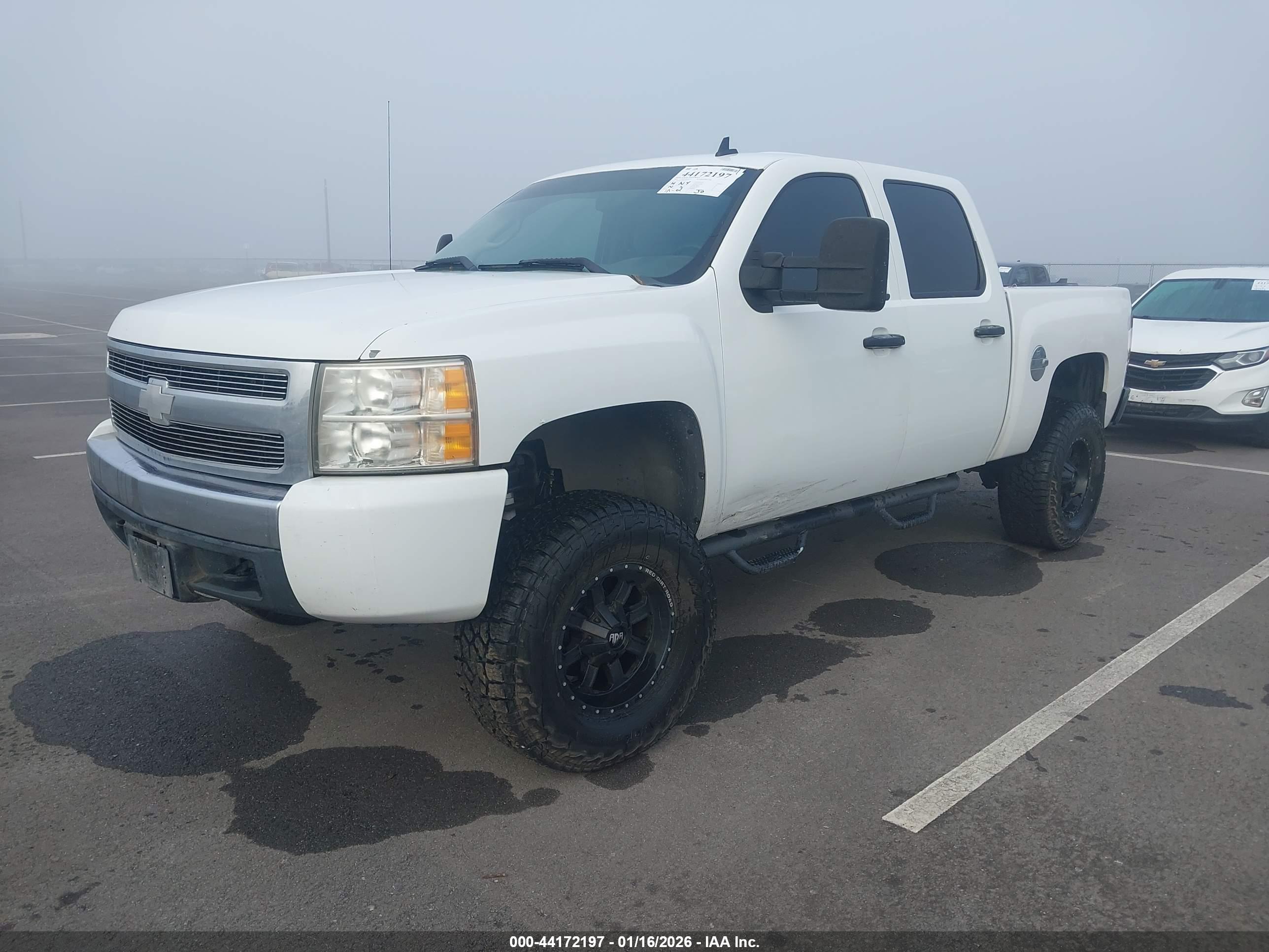 CHEVROLET SILVERADO image 2