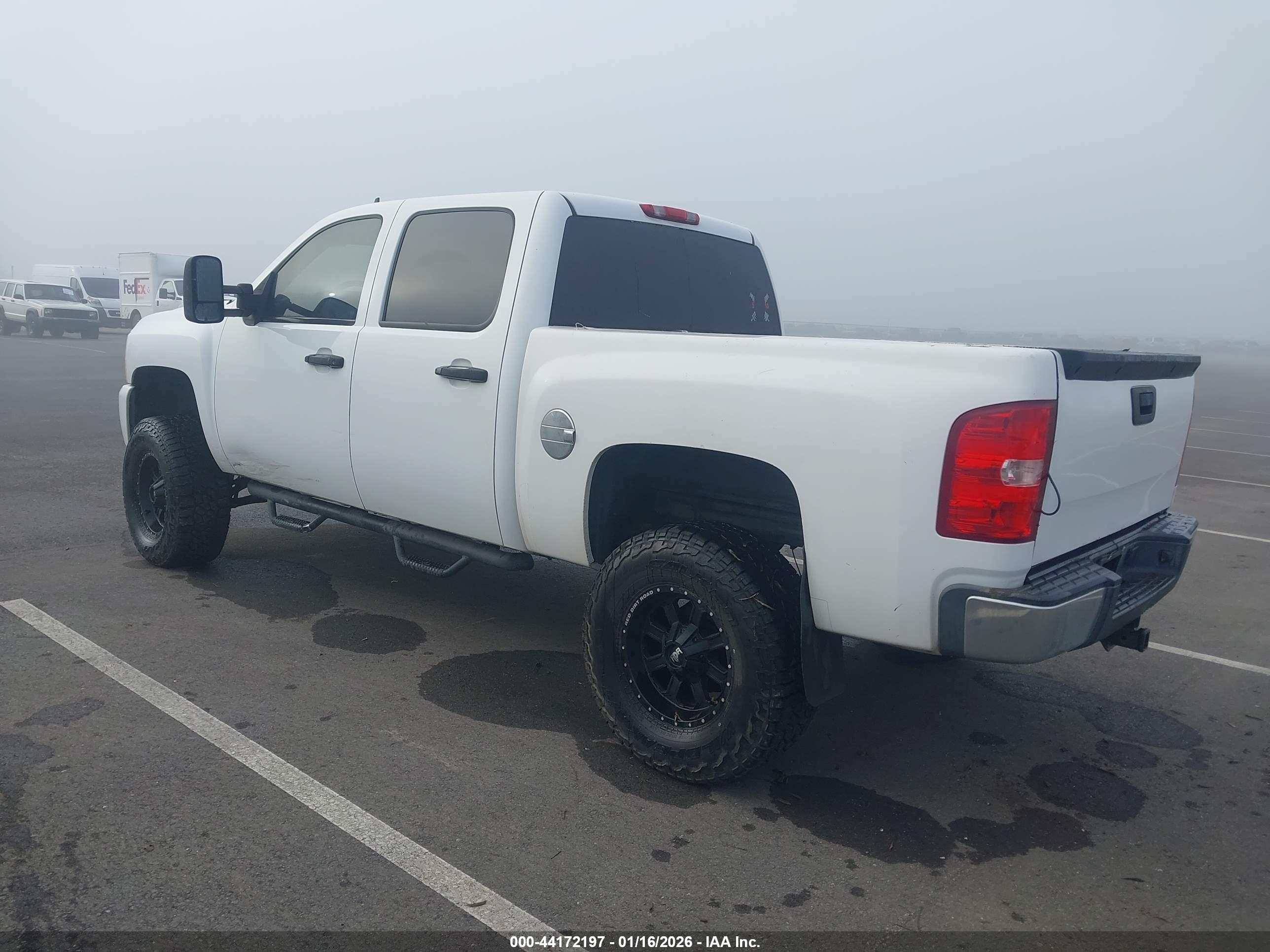 CHEVROLET SILVERADO image 3
