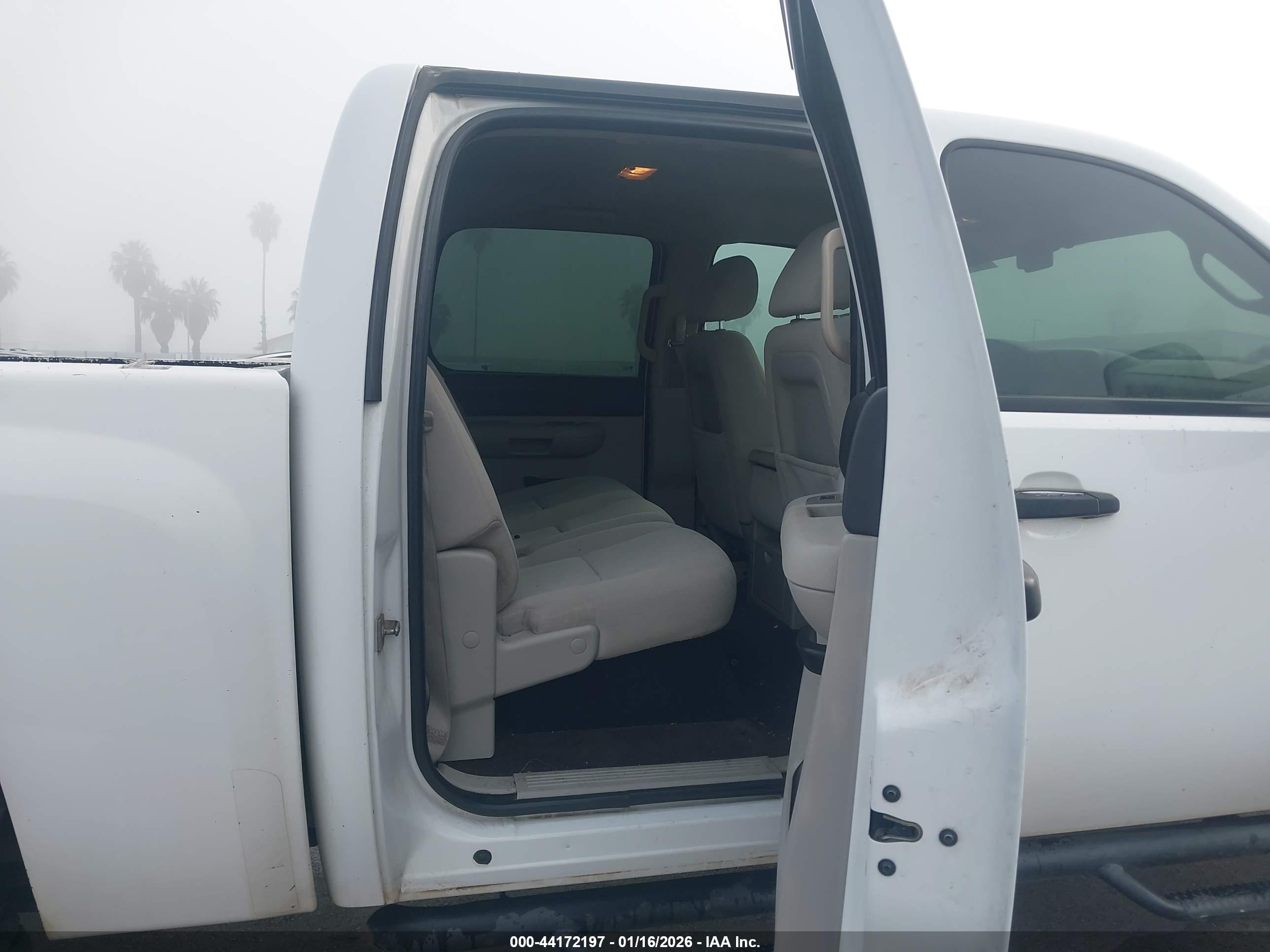CHEVROLET SILVERADO image 8