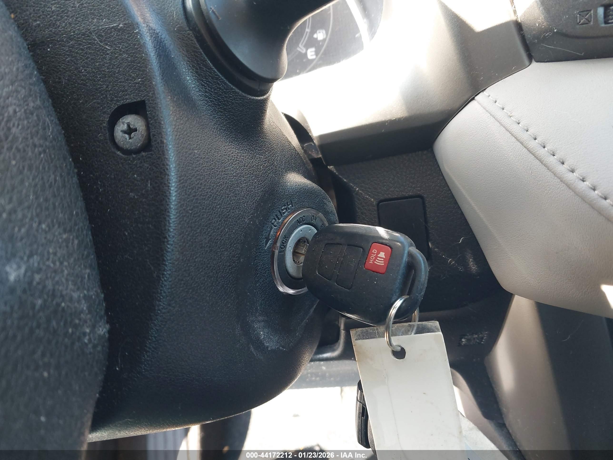 TOYOTA RAV4 image 11