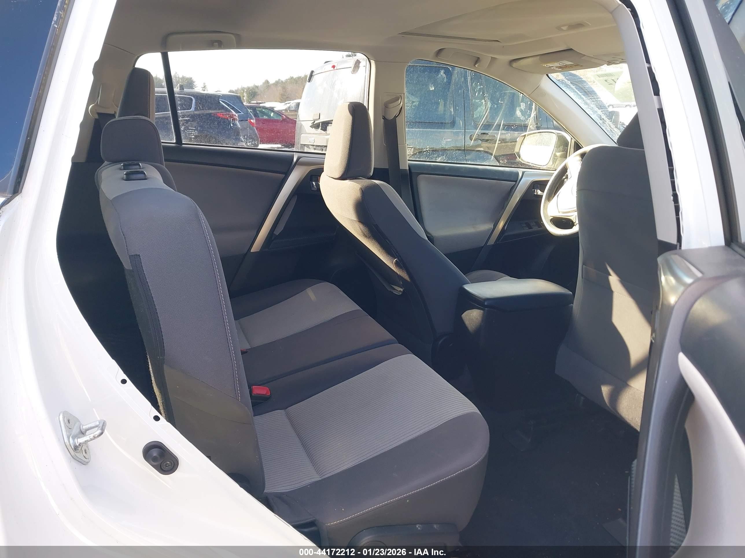 TOYOTA RAV4 image 8