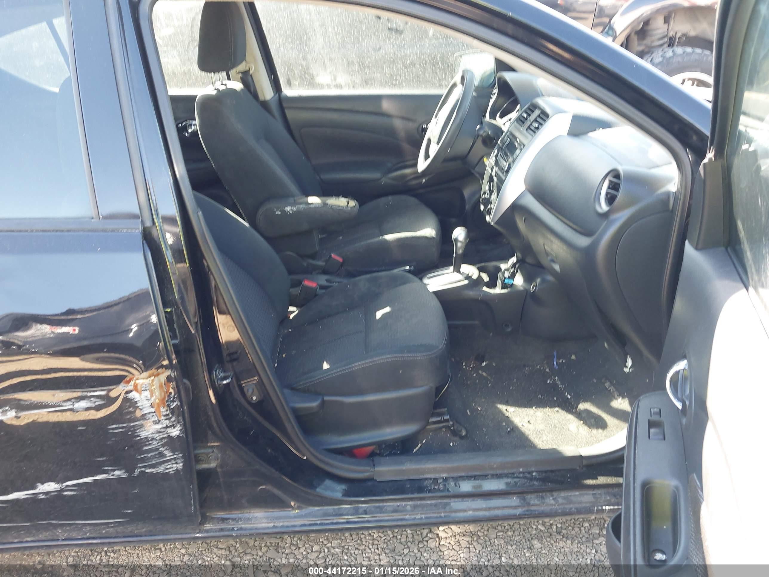NISSAN VERSA image 5