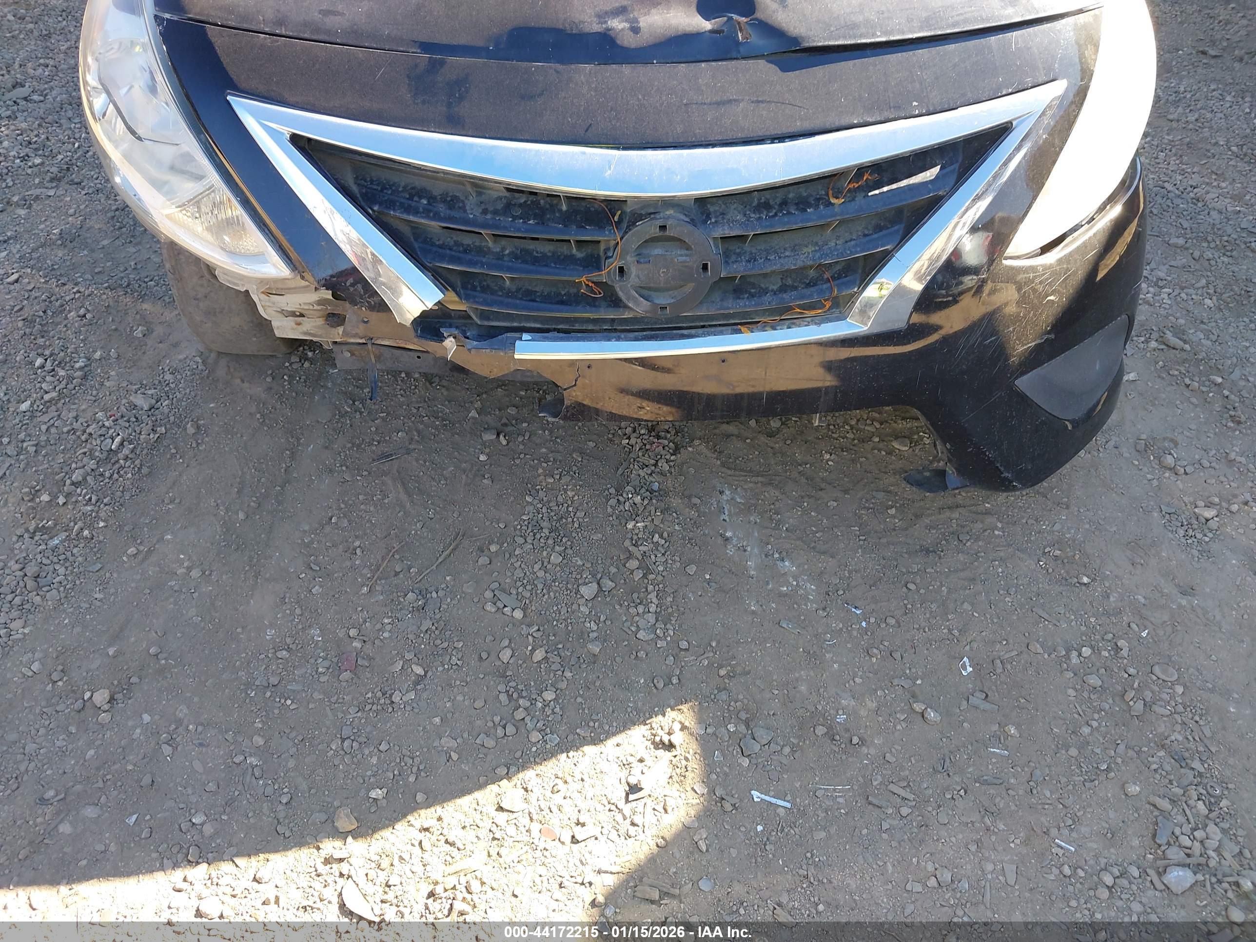 NISSAN VERSA image 6