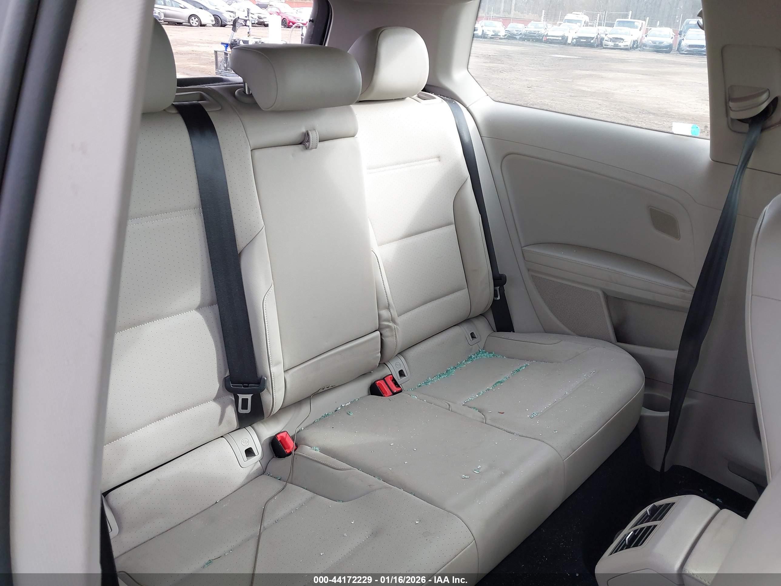VOLKSWAGEN GOLF image 8