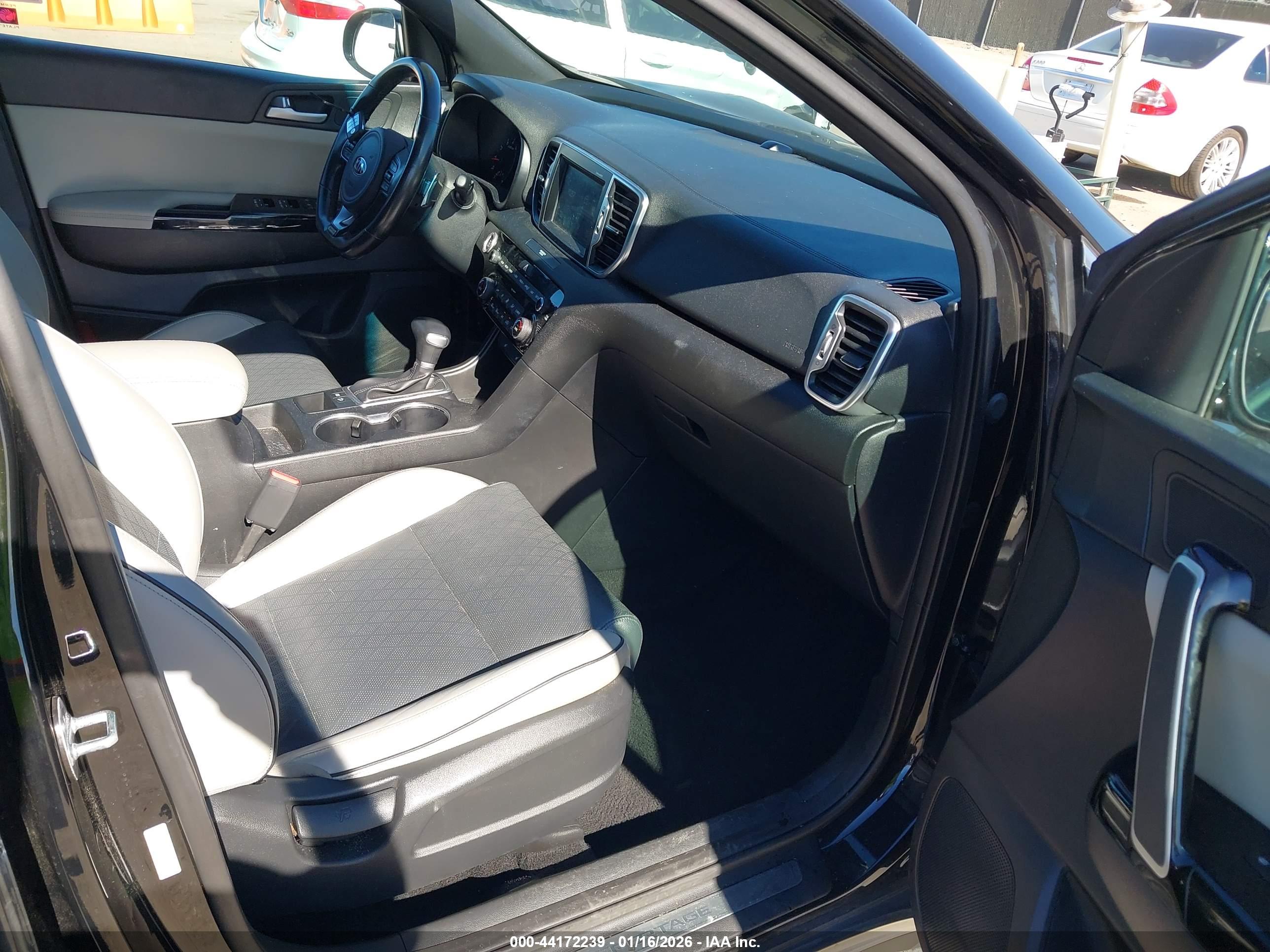 KIA SPORTAGE image 5
