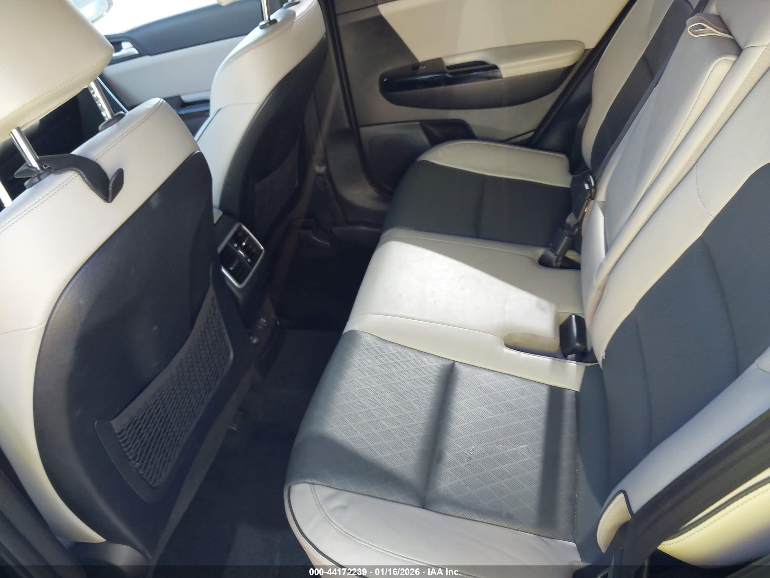 KIA SPORTAGE image 8
