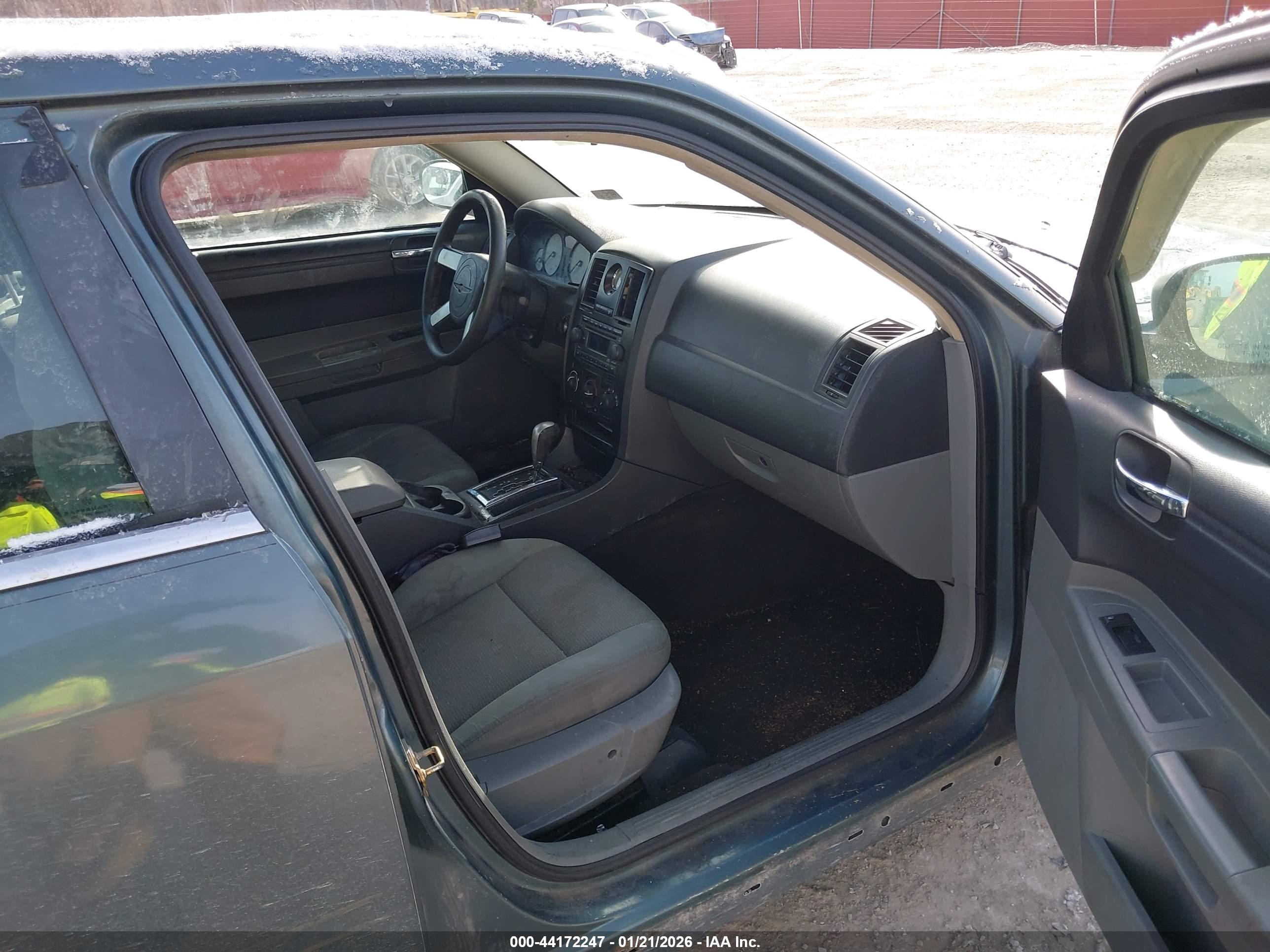 CHRYSLER 300 image 5