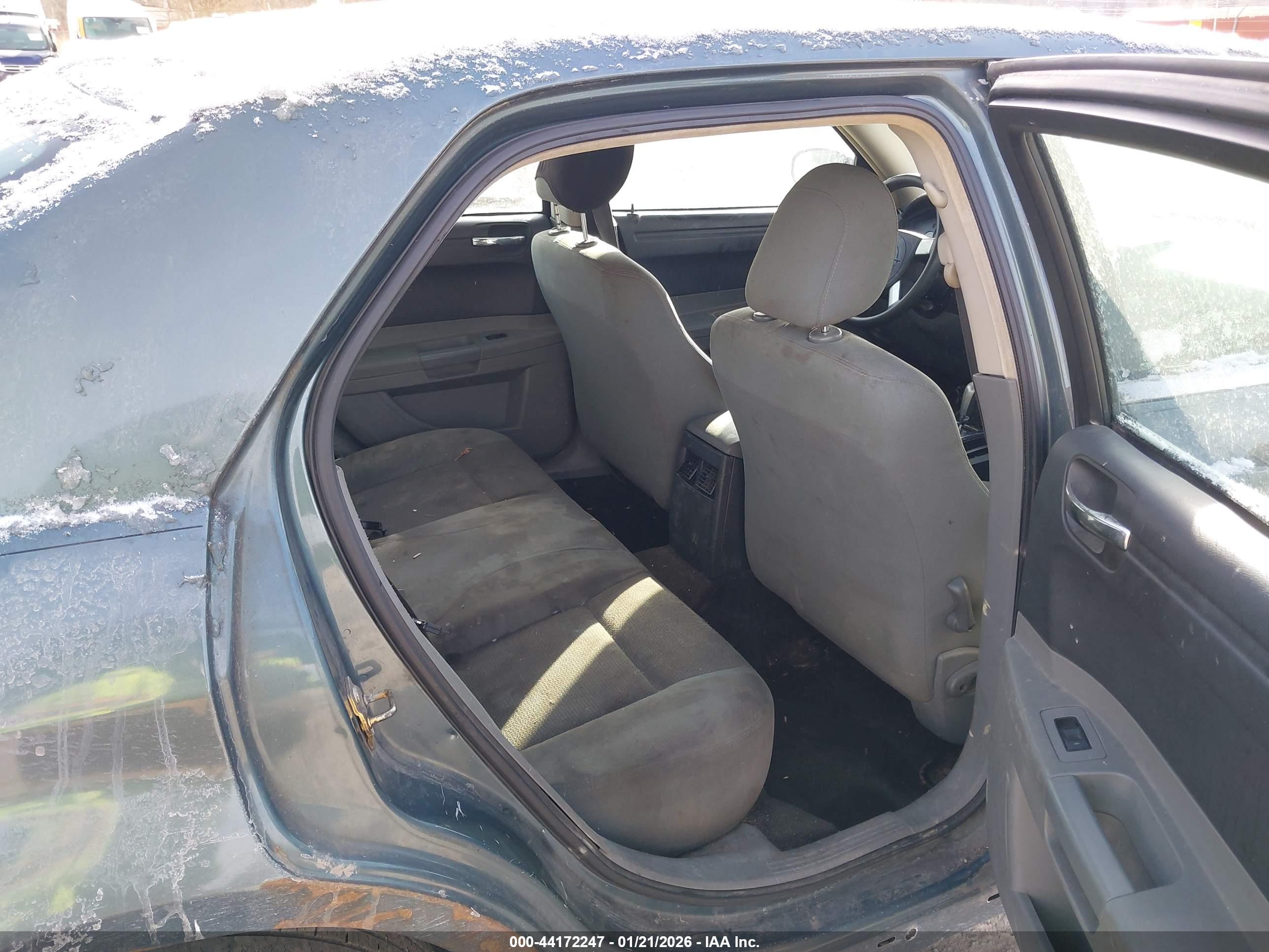 CHRYSLER 300 image 8