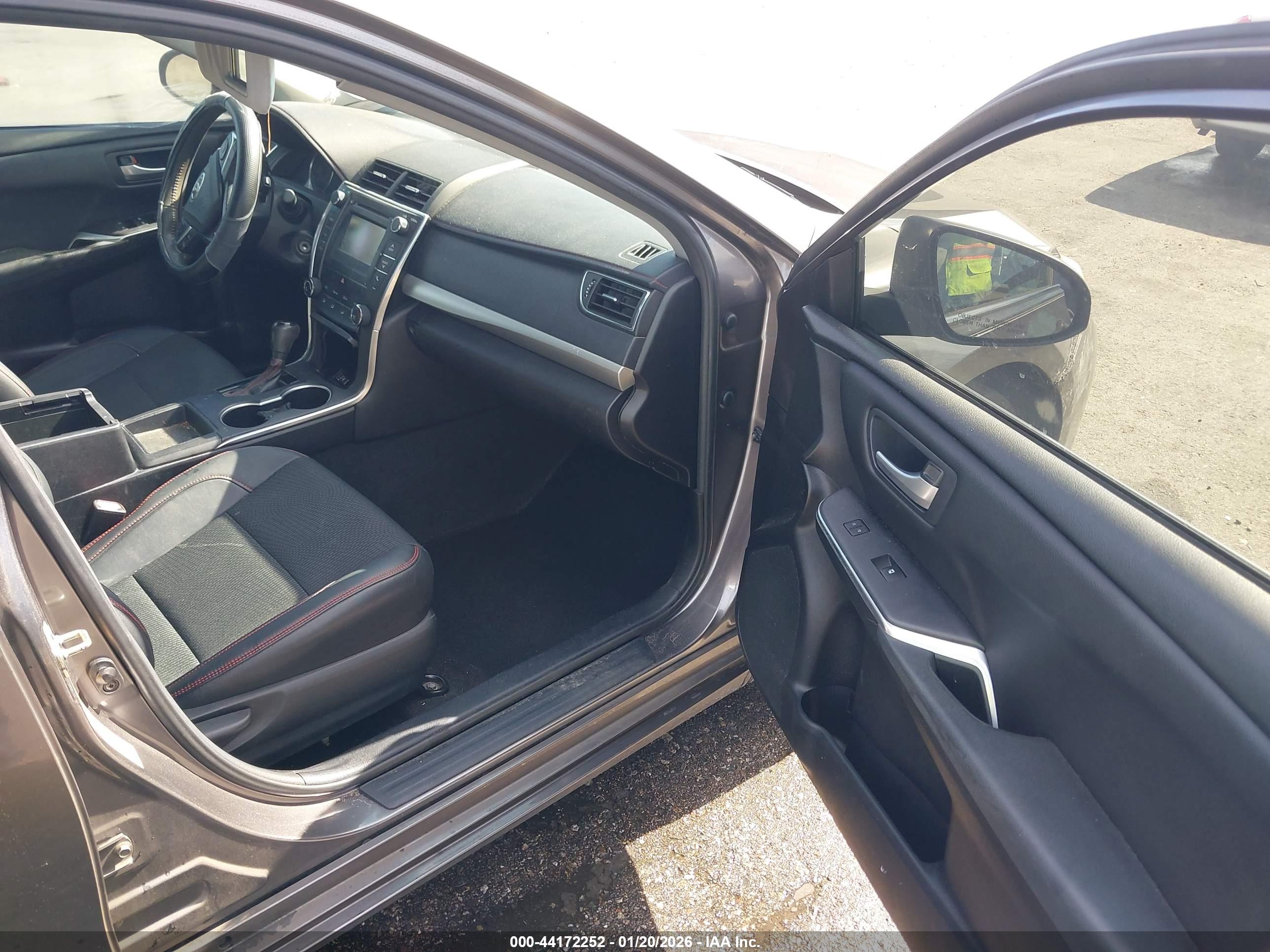 TOYOTA CAMRY image 5