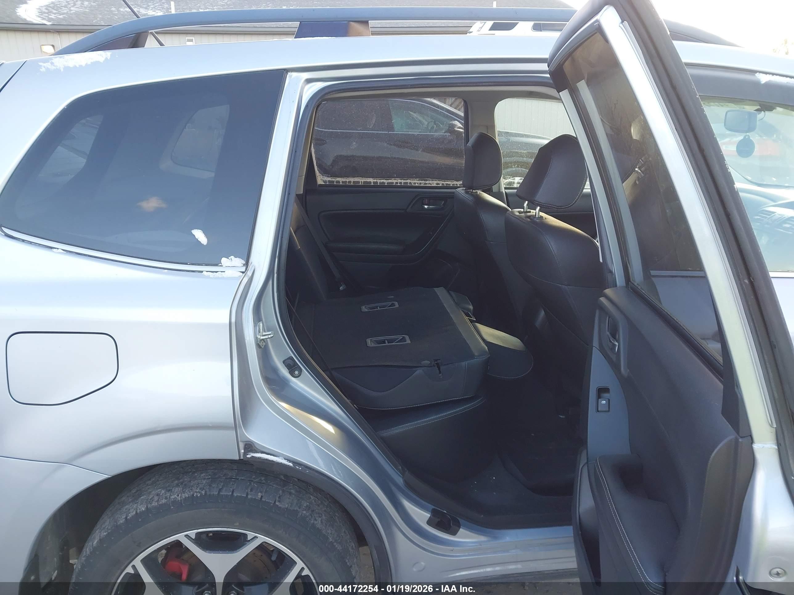 SUBARU FORESTER image 8