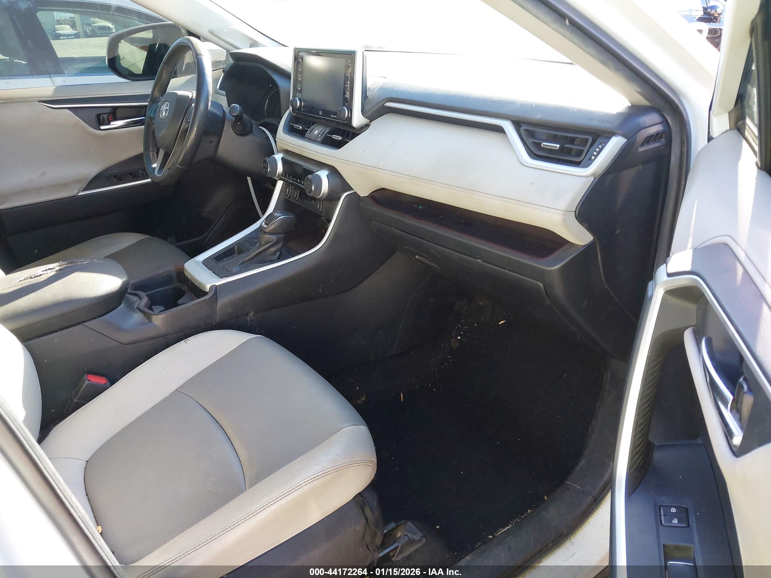 TOYOTA RAV4 image 5