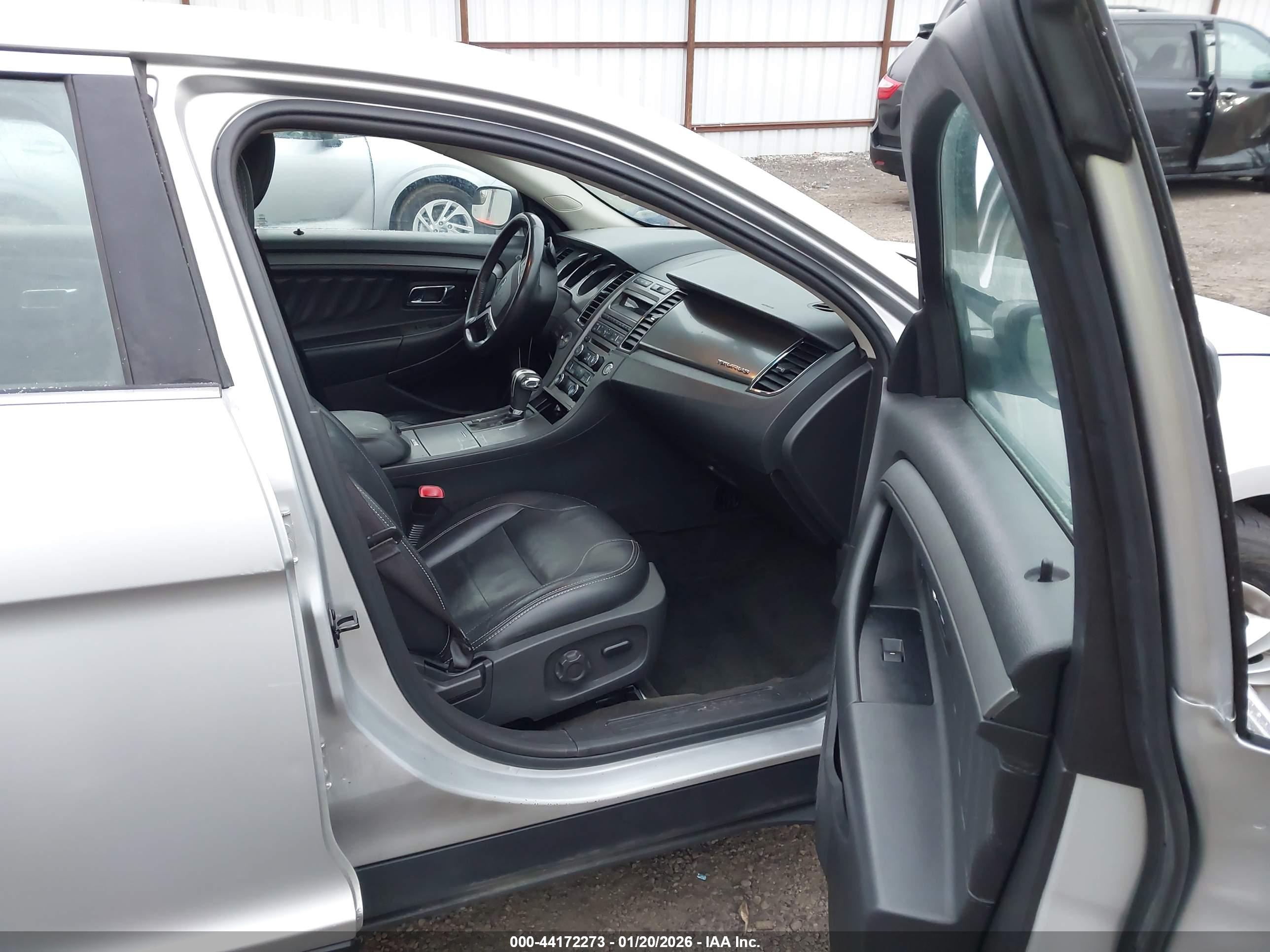 FORD TAURUS image 5