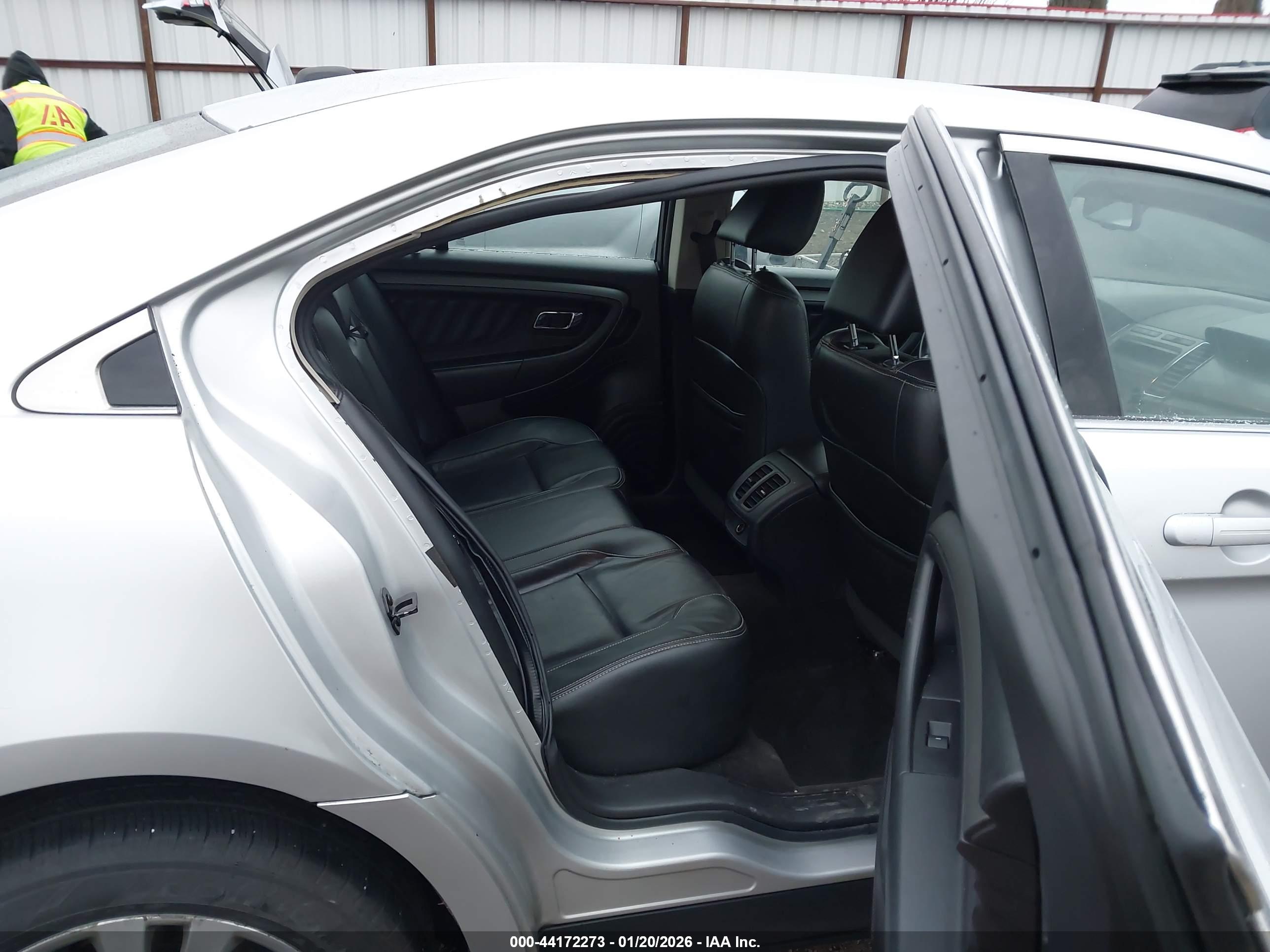FORD TAURUS image 8