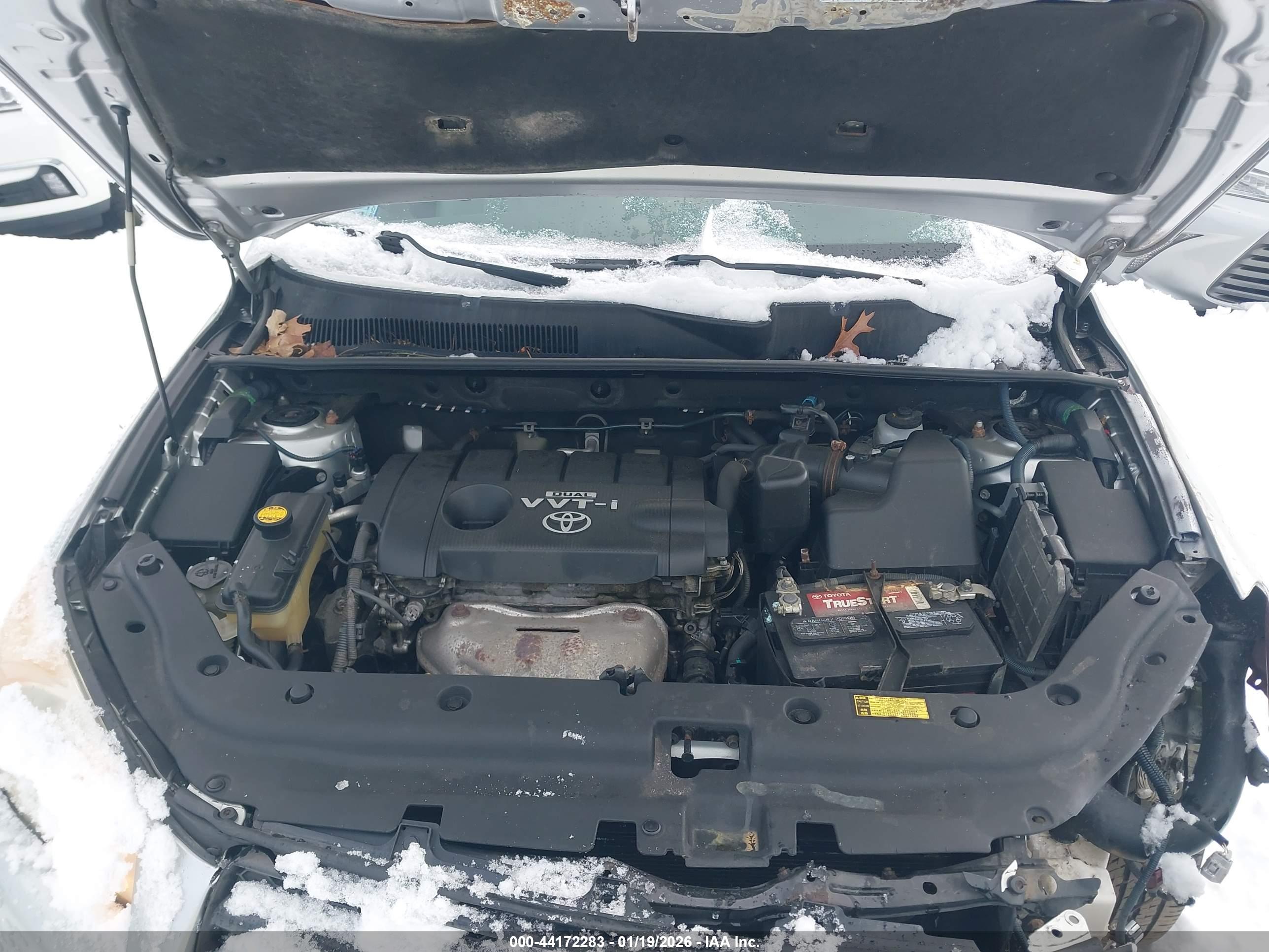 TOYOTA RAV4 image 10